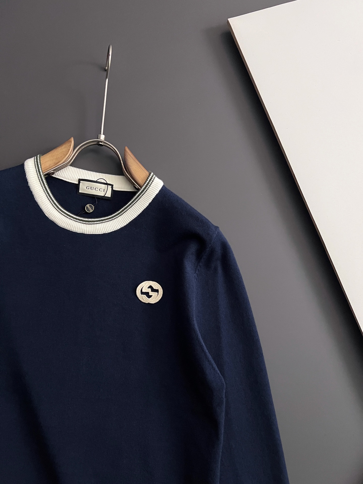 ）Gucc*·2025款毛衣，秋冬最新款！高品质意大利进口面料，高密度针织，百搭毛衣，内搭衬衫都帅气十足