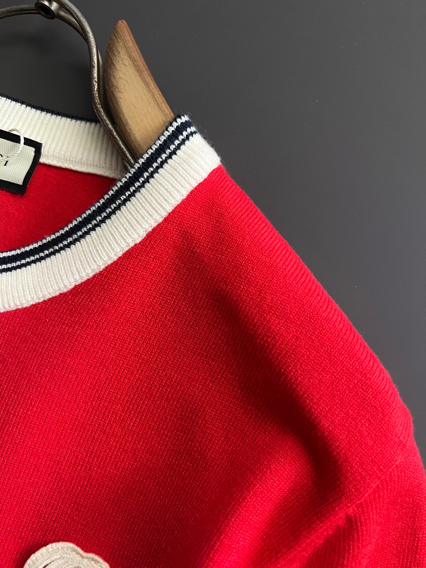 ）Gucc*·2025款毛衣，秋冬最新款！高品质意大利进口面料，高密度针织，百搭毛衣，内搭衬衫都帅气十足