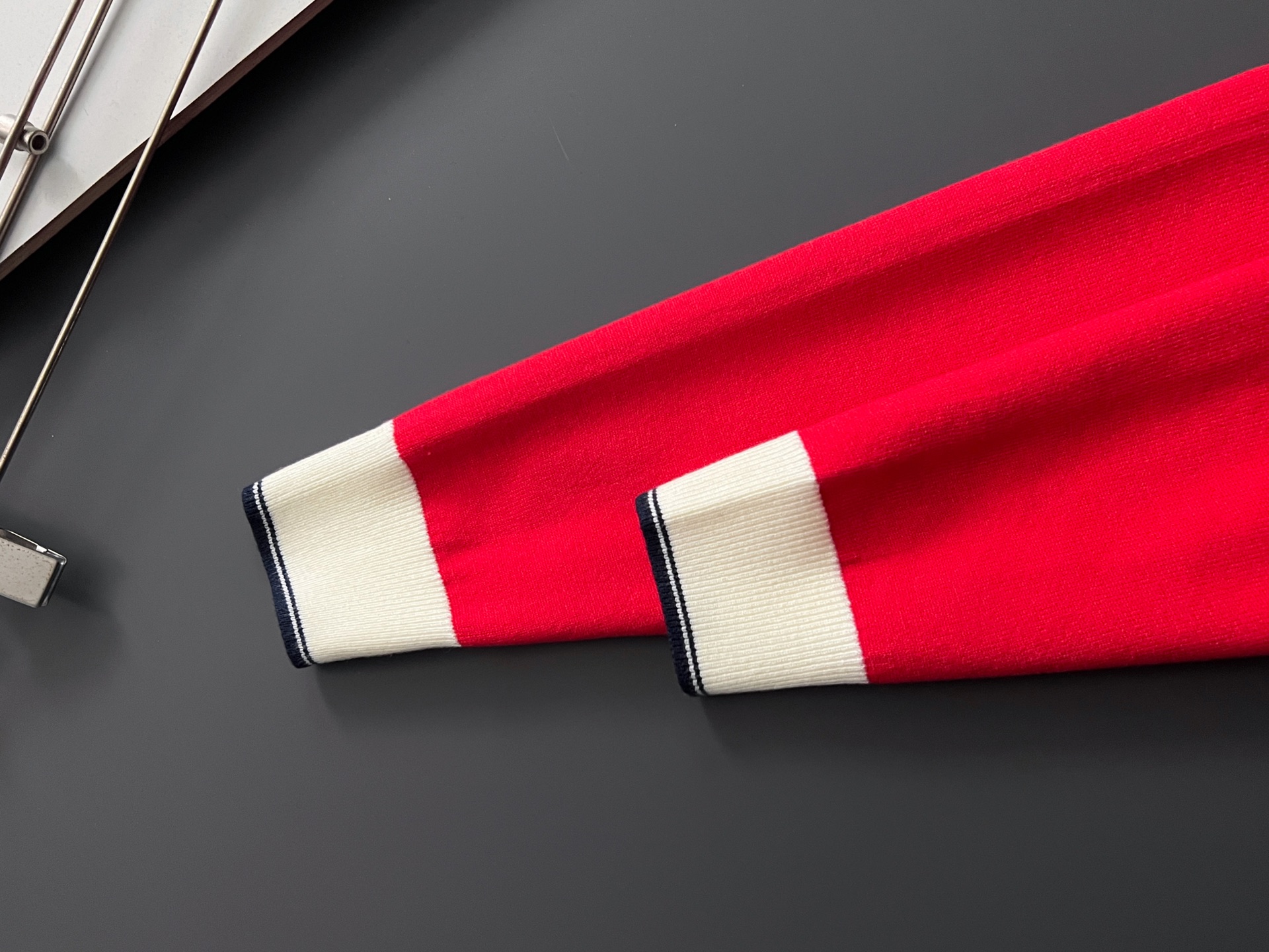 ）Gucc*·2025款毛衣，秋冬最新款！高品质意大利进口面料，高密度针织，百搭毛衣，内搭衬衫都帅气十足