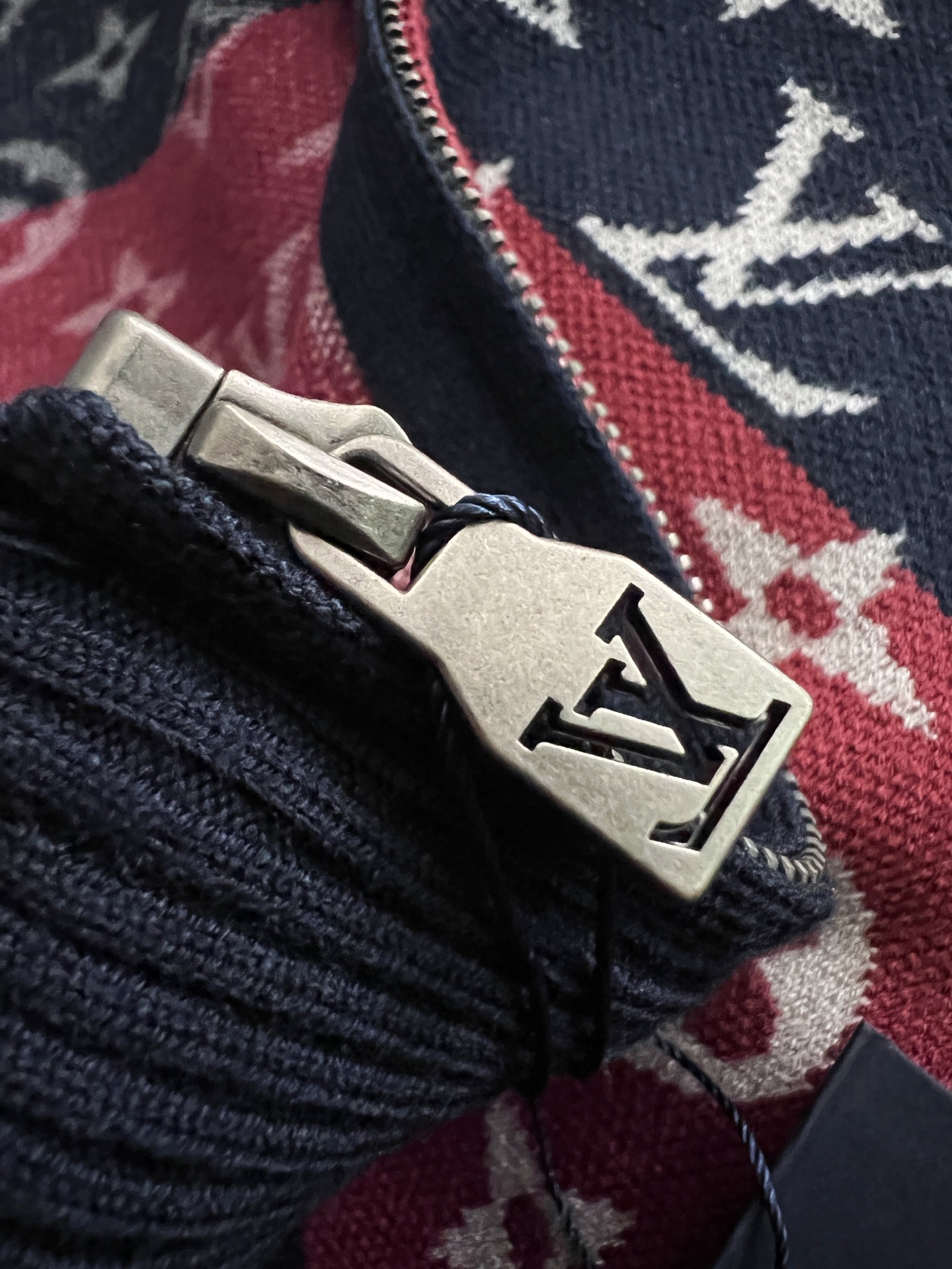 ）1V*·2025款毛衣，秋冬最新款！高品质意大利进口面料，高密度针织，百搭毛衣，内搭衬衫都帅气十足！L