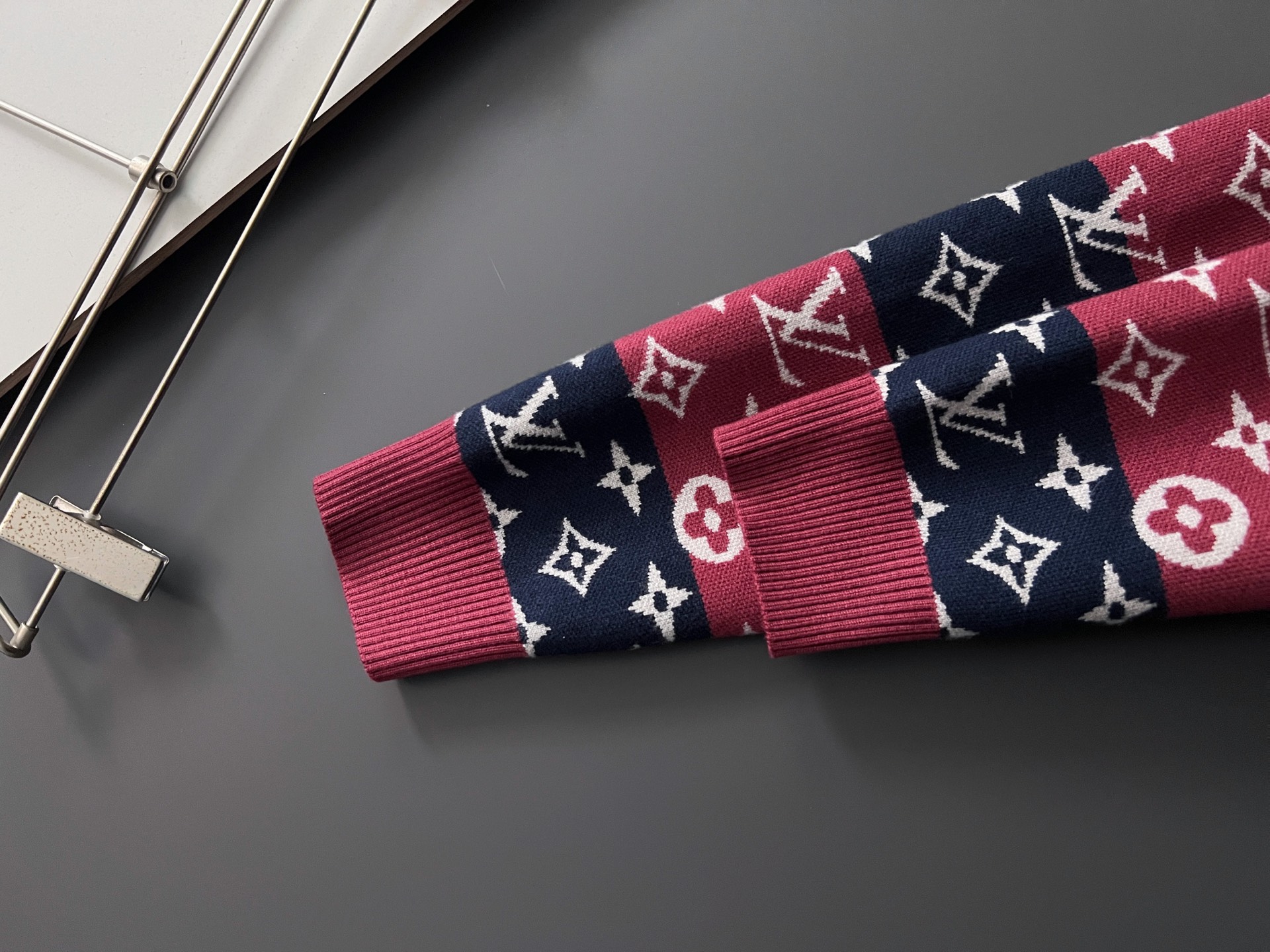 ）1V*·2025款毛衣，秋冬最新款！高品质意大利进口面料，高密度针织，百搭毛衣，内搭衬衫都帅气十足！L