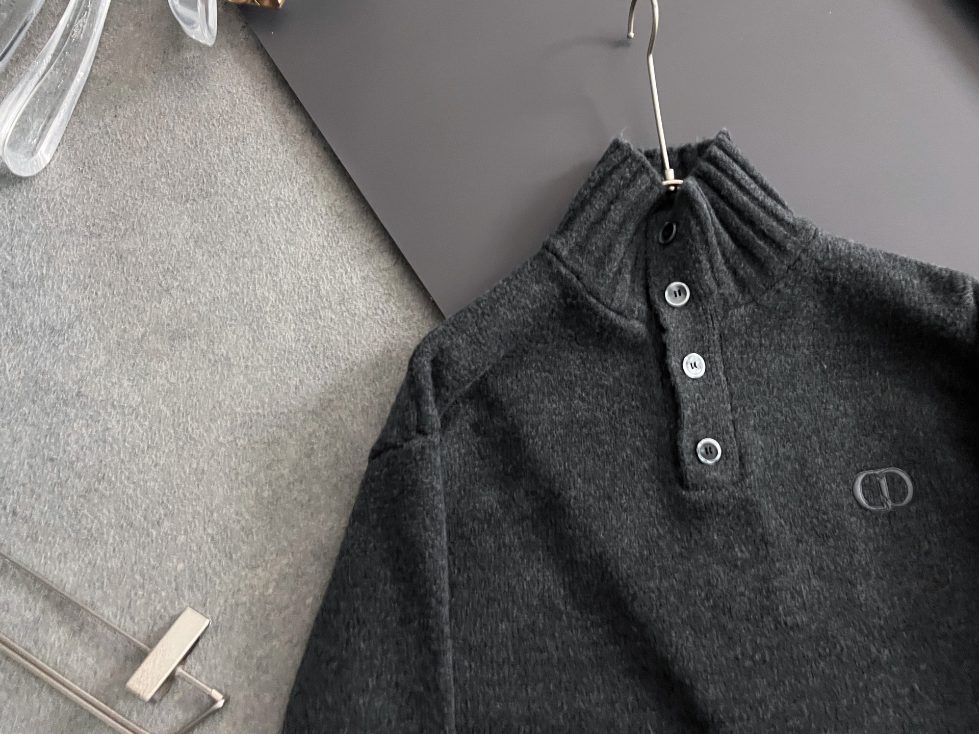 ）CD*、25ss最新款秋冬时尚毛衣7针织线、最顶级版黑色华夫格提针织log0纯色专柜款针织线衫圆领套头