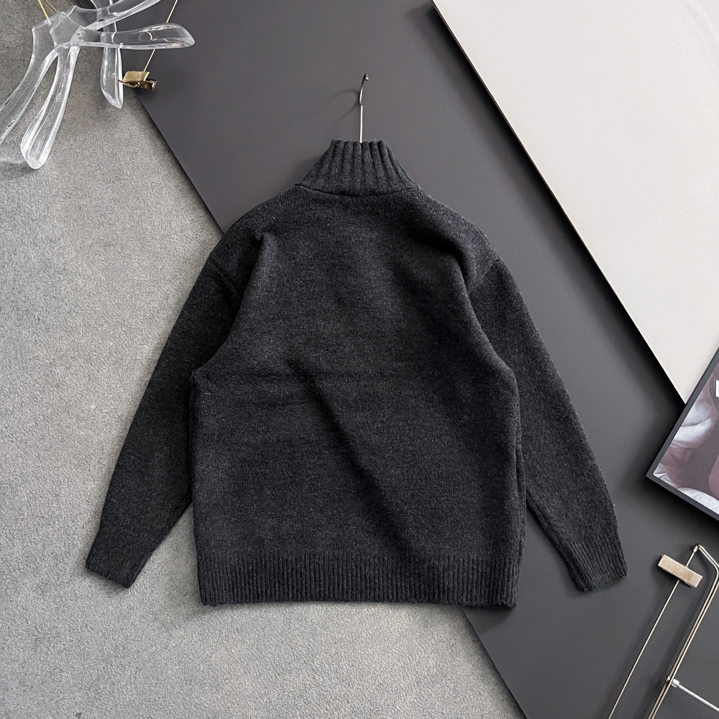 ）CD*、25ss最新款秋冬时尚毛衣7针织线、最顶级版黑色华夫格提针织log0纯色专柜款针织线衫圆领套头