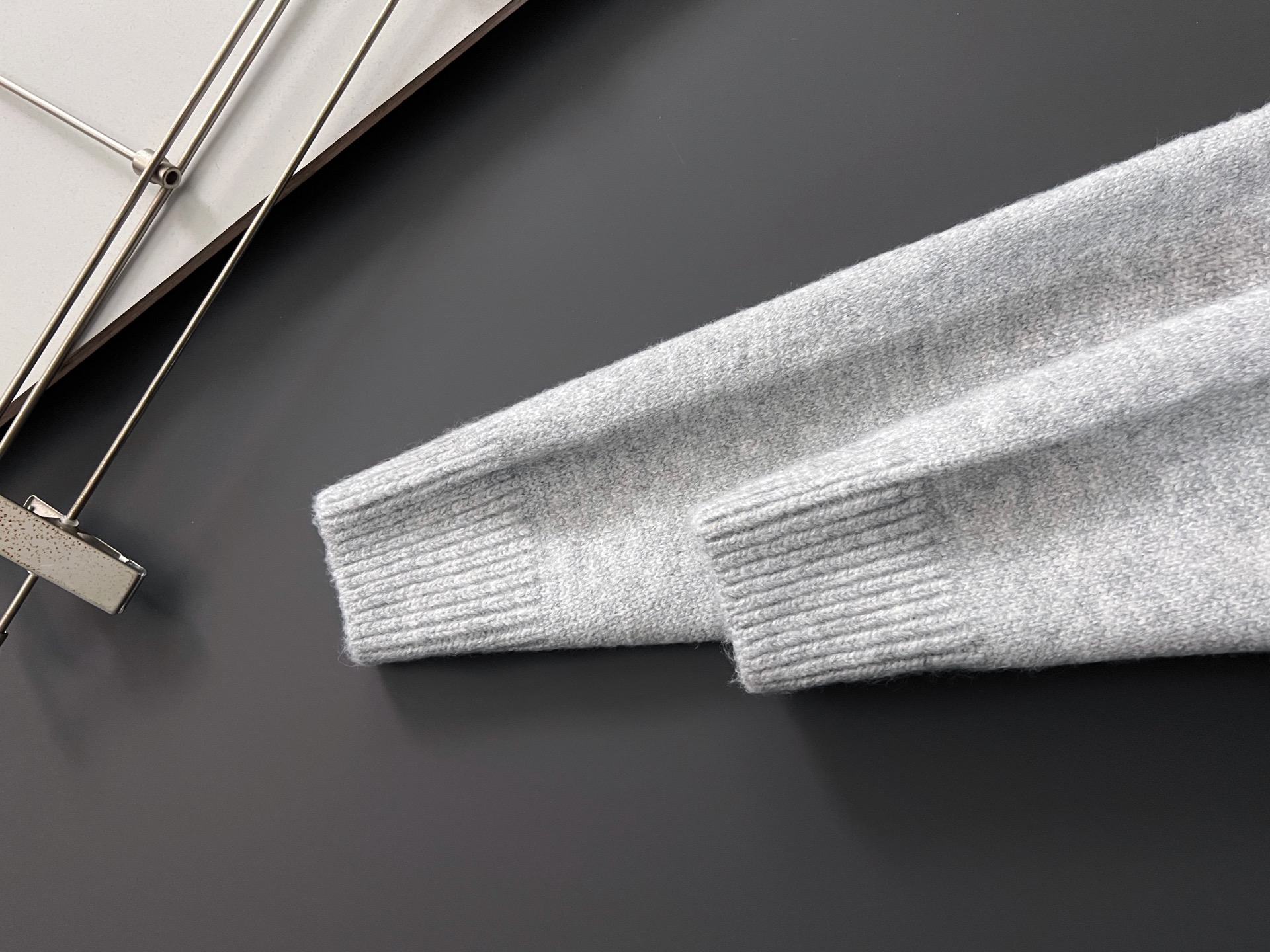 ）CD*、25ss最新款秋冬时尚毛衣7针织线、最顶级版黑色华夫格提针织log0纯色专柜款针织线衫圆领套头