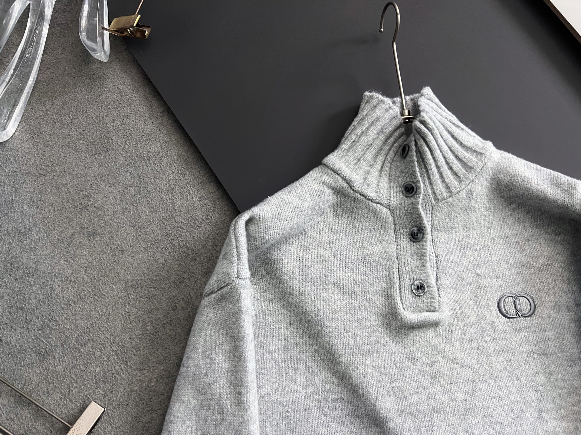 ）CD*、25ss最新款秋冬时尚毛衣7针织线、最顶级版黑色华夫格提针织log0纯色专柜款针织线衫圆领套头