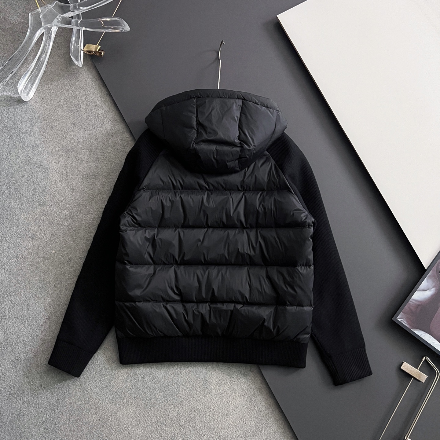 ）Monc1er/鹅绒＊针织羽绒拼接连帽独特侧面螺纹设计！！！卖点：羽绒针织拼接，拼接处采用羊毛混纺面料