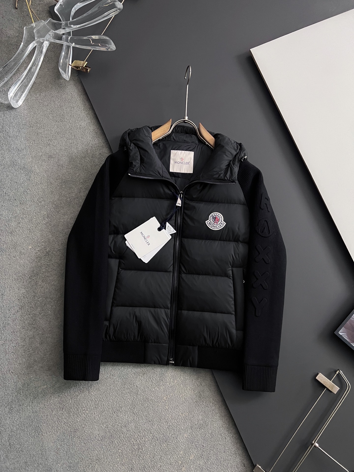 ）Monc1er/鹅绒＊针织羽绒拼接连帽独特侧面螺纹设计！！！卖点：羽绒针织拼接，拼接处采用羊毛混纺面料