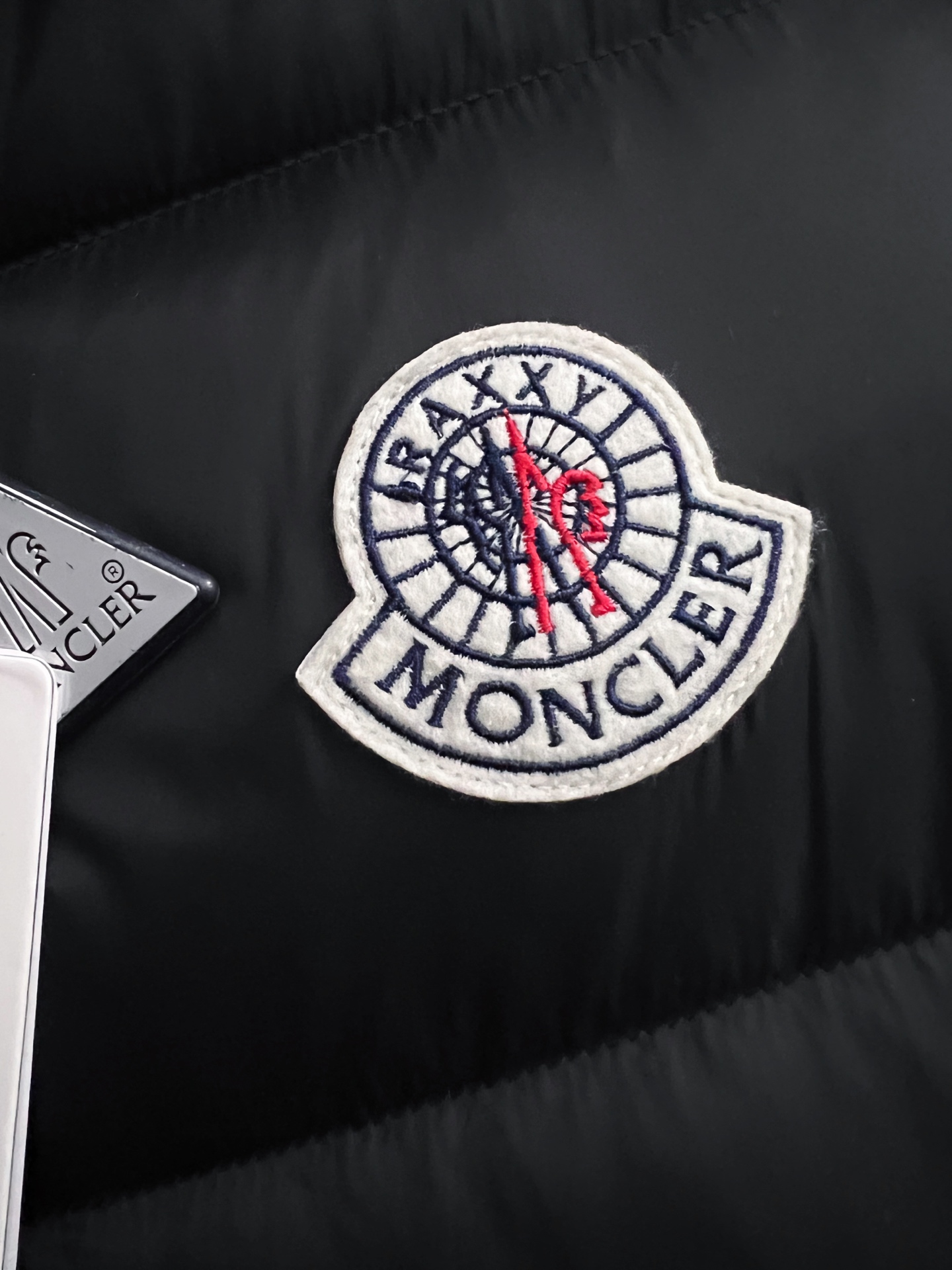 ）Monc1er/鹅绒＊针织羽绒拼接连帽独特侧面螺纹设计！！！卖点：羽绒针织拼接，拼接处采用羊毛混纺面料