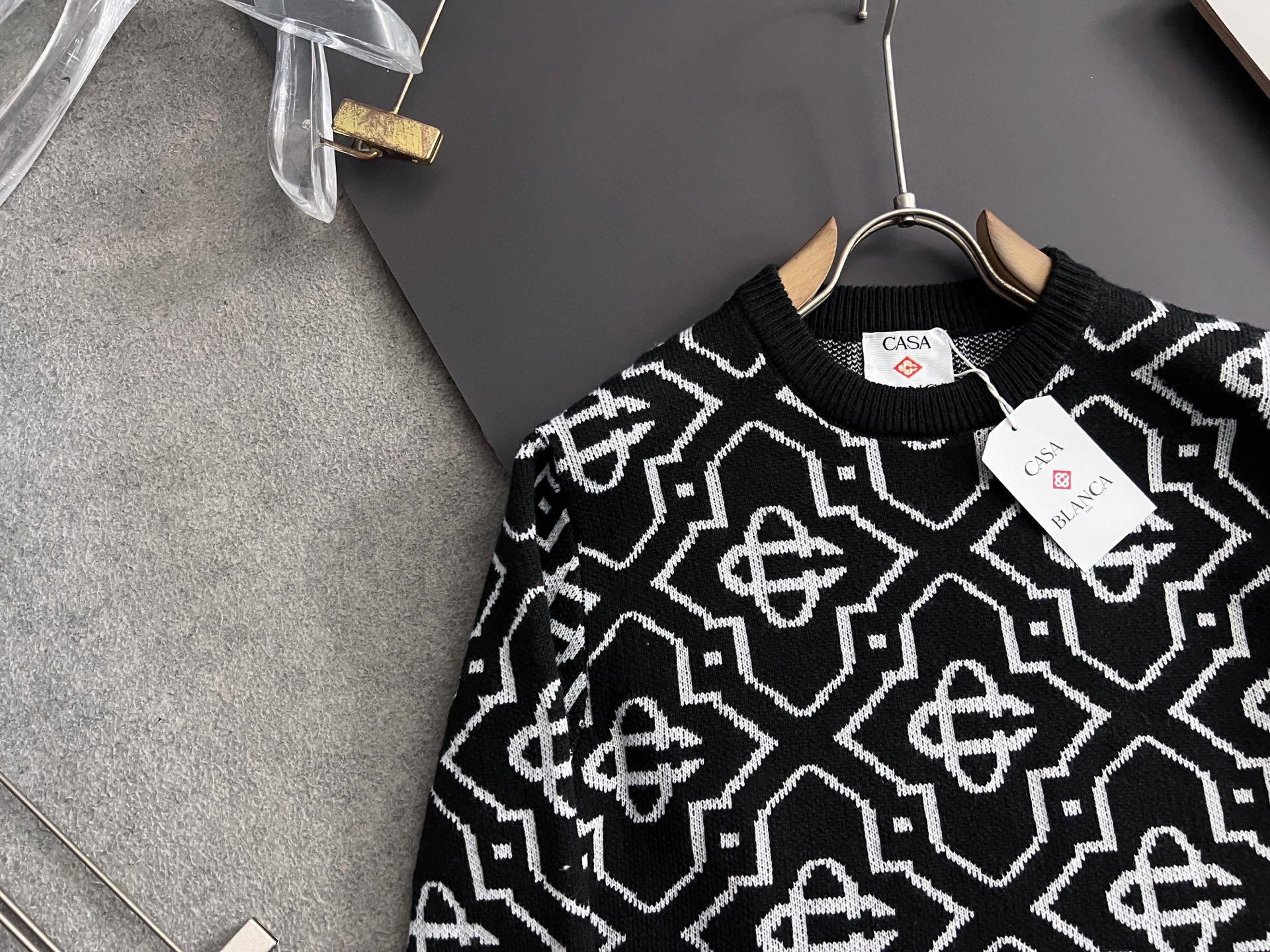 ）CasbaLanc*爆款秋冬新款高克重针织羊毛开衫，配色标识条纹工艺设计！钩织标识条纹修饰，设计经典配