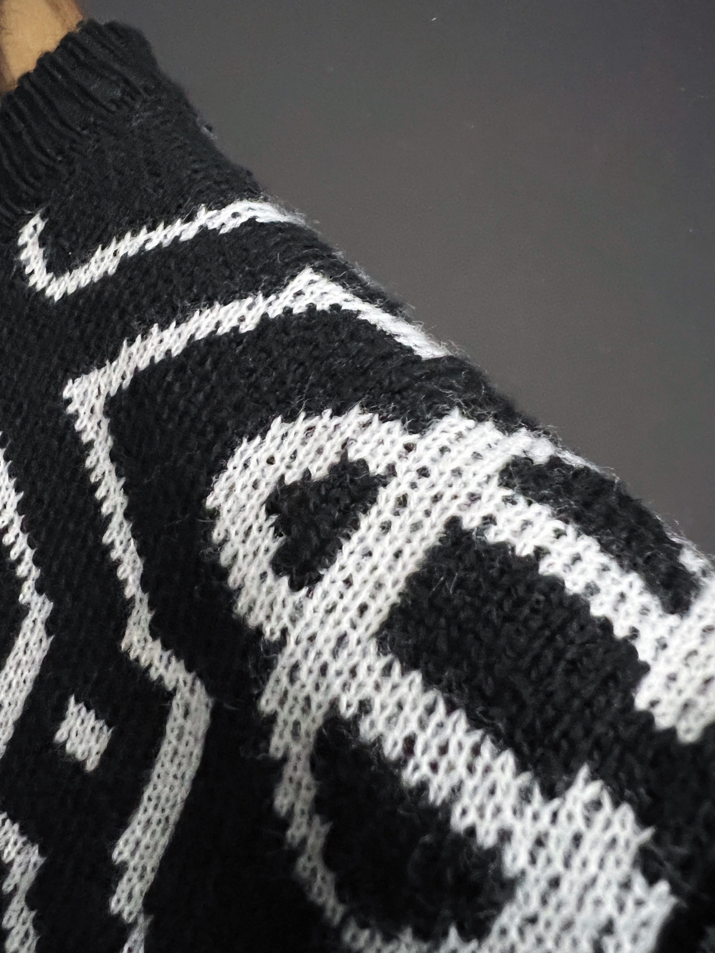 ）CasbaLanc*爆款秋冬新款高克重针织羊毛开衫，配色标识条纹工艺设计！钩织标识条纹修饰，设计经典配