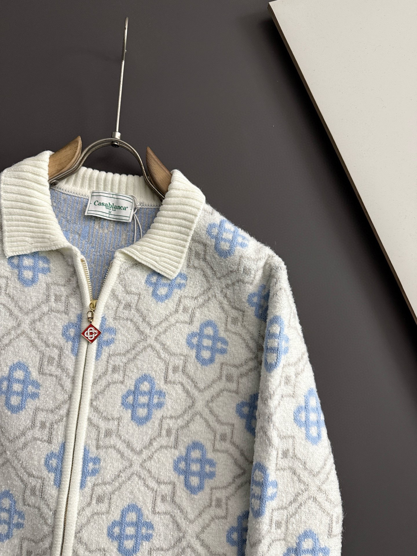 ）CasbaLanc*爆款秋冬新款高克重针织羊毛开衫，配色标识条纹工艺设计！钩织标识条纹修饰，设计经典配