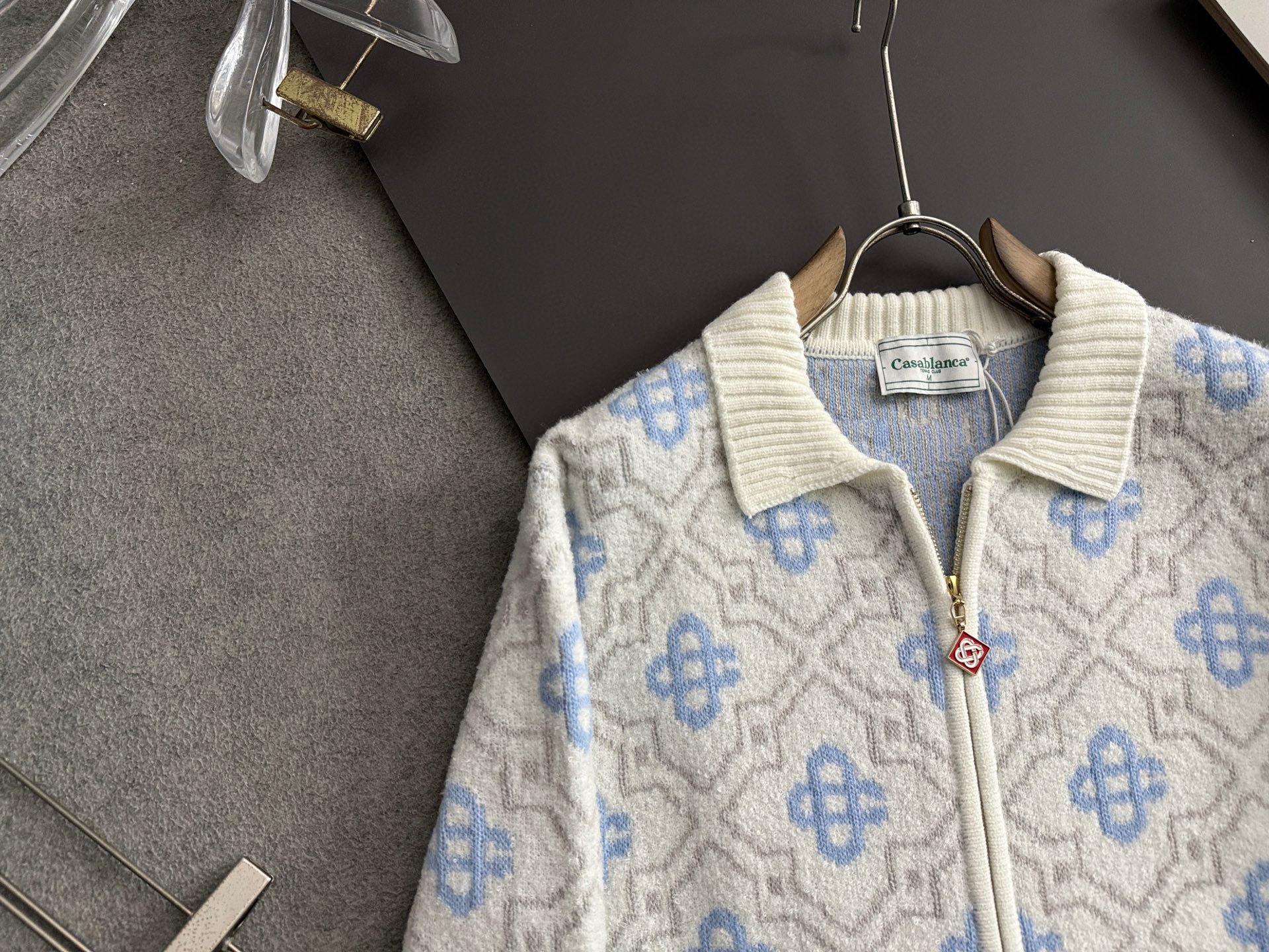 ）CasbaLanc*爆款秋冬新款高克重针织羊毛开衫，配色标识条纹工艺设计！钩织标识条纹修饰，设计经典配