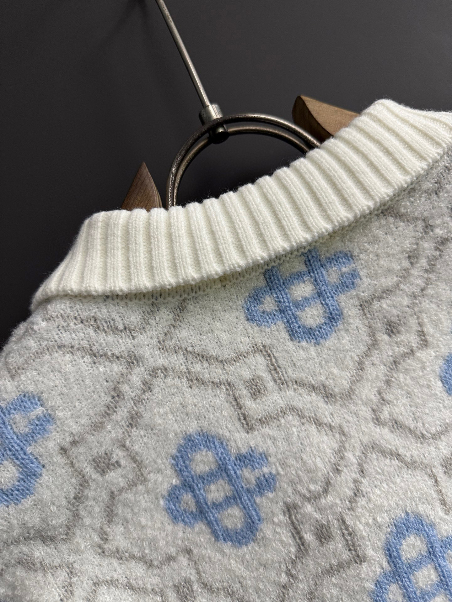 ）CasbaLanc*爆款秋冬新款高克重针织羊毛开衫，配色标识条纹工艺设计！钩织标识条纹修饰，设计经典配