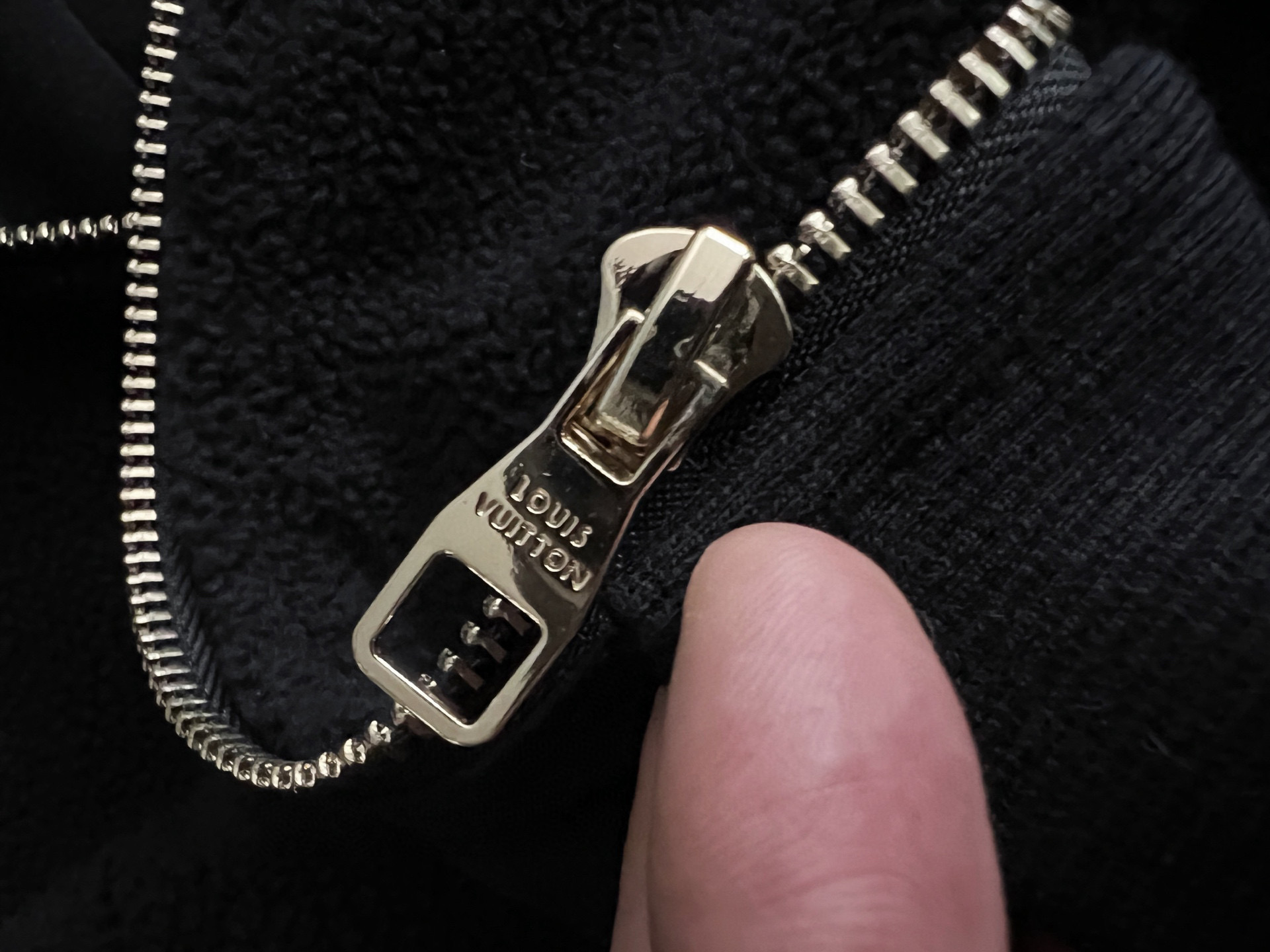 ）套装1V*！🔥｜独家 高端定制毛巾棉颗粒绒拼接剪裁，上身不臃肿，不缩水，无尘，黑色洗后不泛白，。 最新