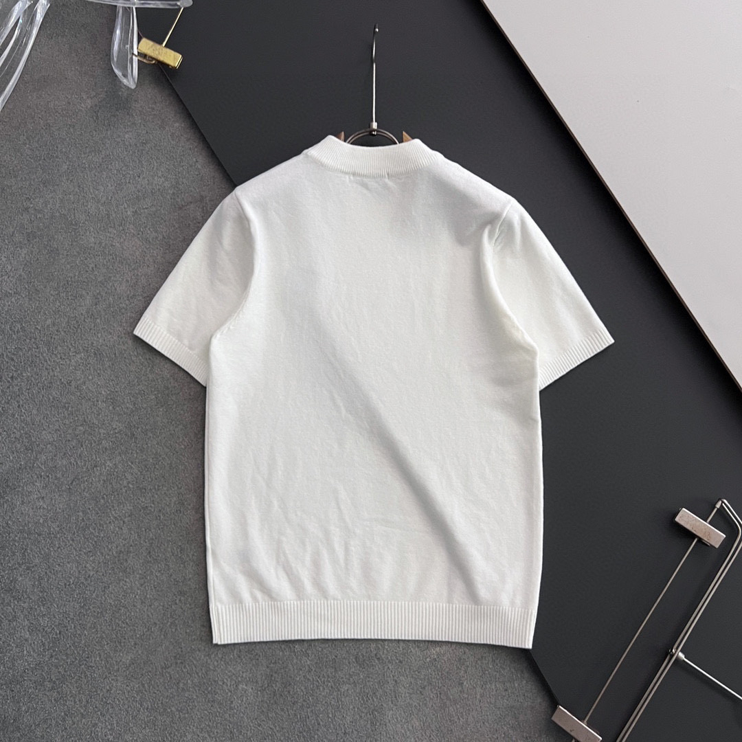 1V 2025秋冬针织短袖 ，都市时尚简单休闲版型，原汁原味的代工厂定制渠道，让你过目不忘的基础款，不挑
