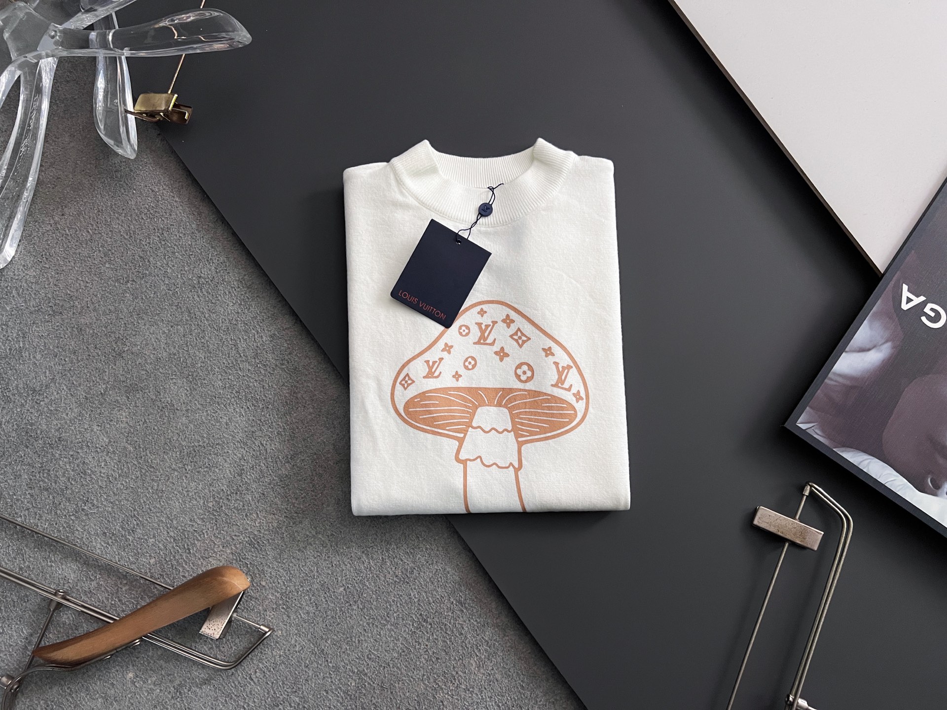 1V 2025秋冬针织短袖 ，都市时尚简单休闲版型，原汁原味的代工厂定制渠道，让你过目不忘的基础款，不挑