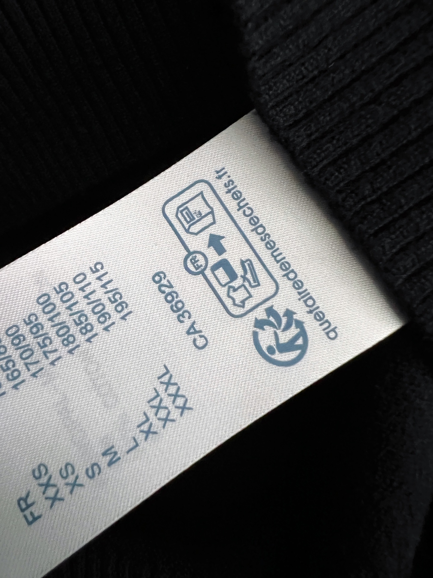 1V 2025秋冬针织短袖 ，都市时尚简单休闲版型，原汁原味的代工厂定制渠道，让你过目不忘的基础款，不挑