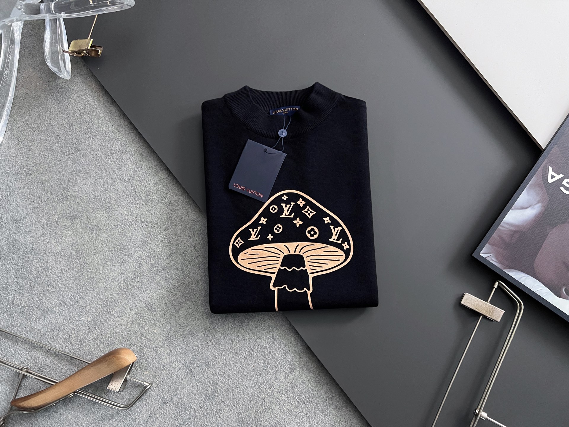 1V 2025秋冬针织短袖 ，都市时尚简单休闲版型，原汁原味的代工厂定制渠道，让你过目不忘的基础款，不挑