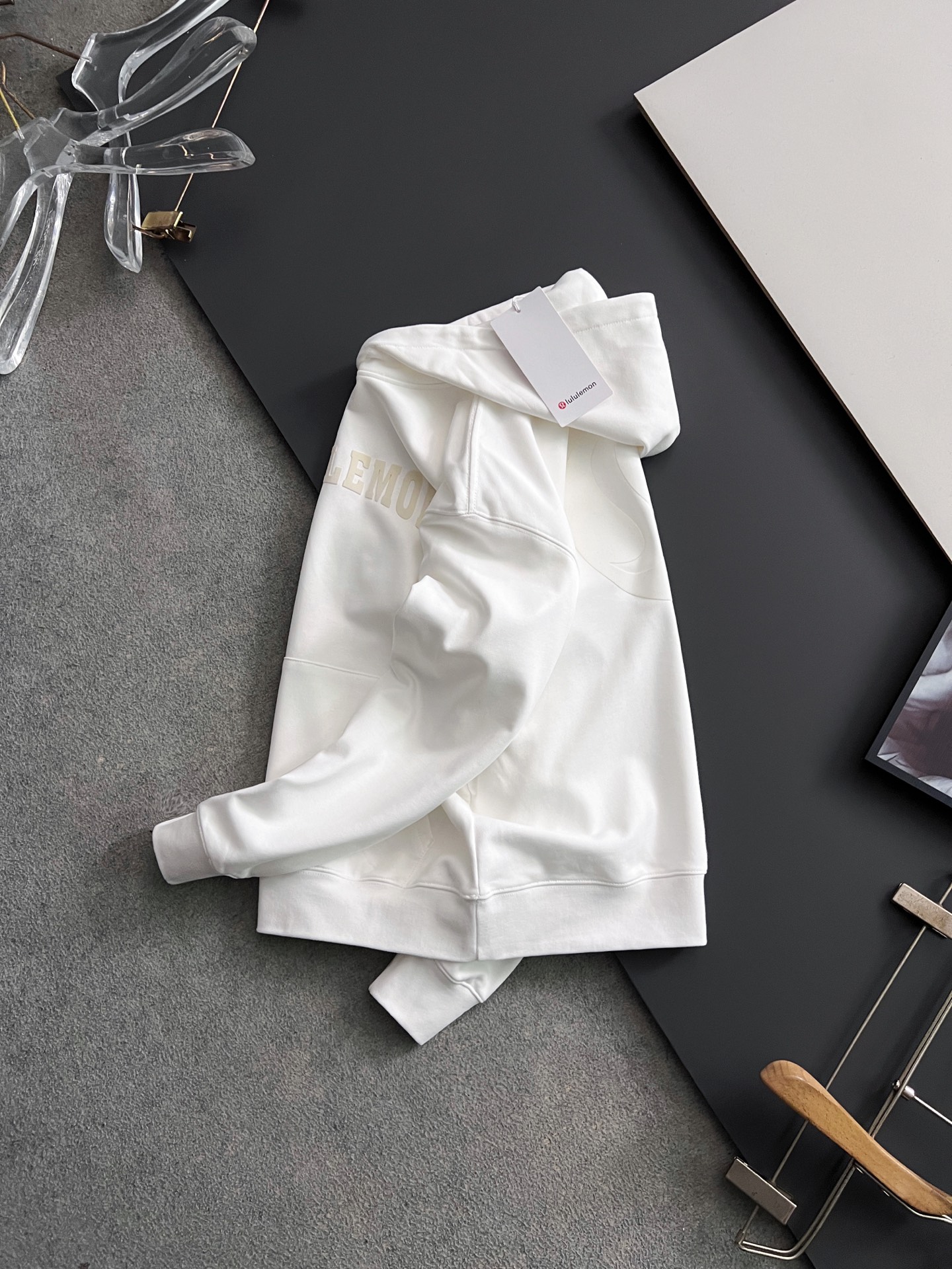 ）Lulu*🌟独家定制。 15年专业卫衣，无论是面料上还是版型上都是完美越级，精美工艺圆领款，独家特制纯