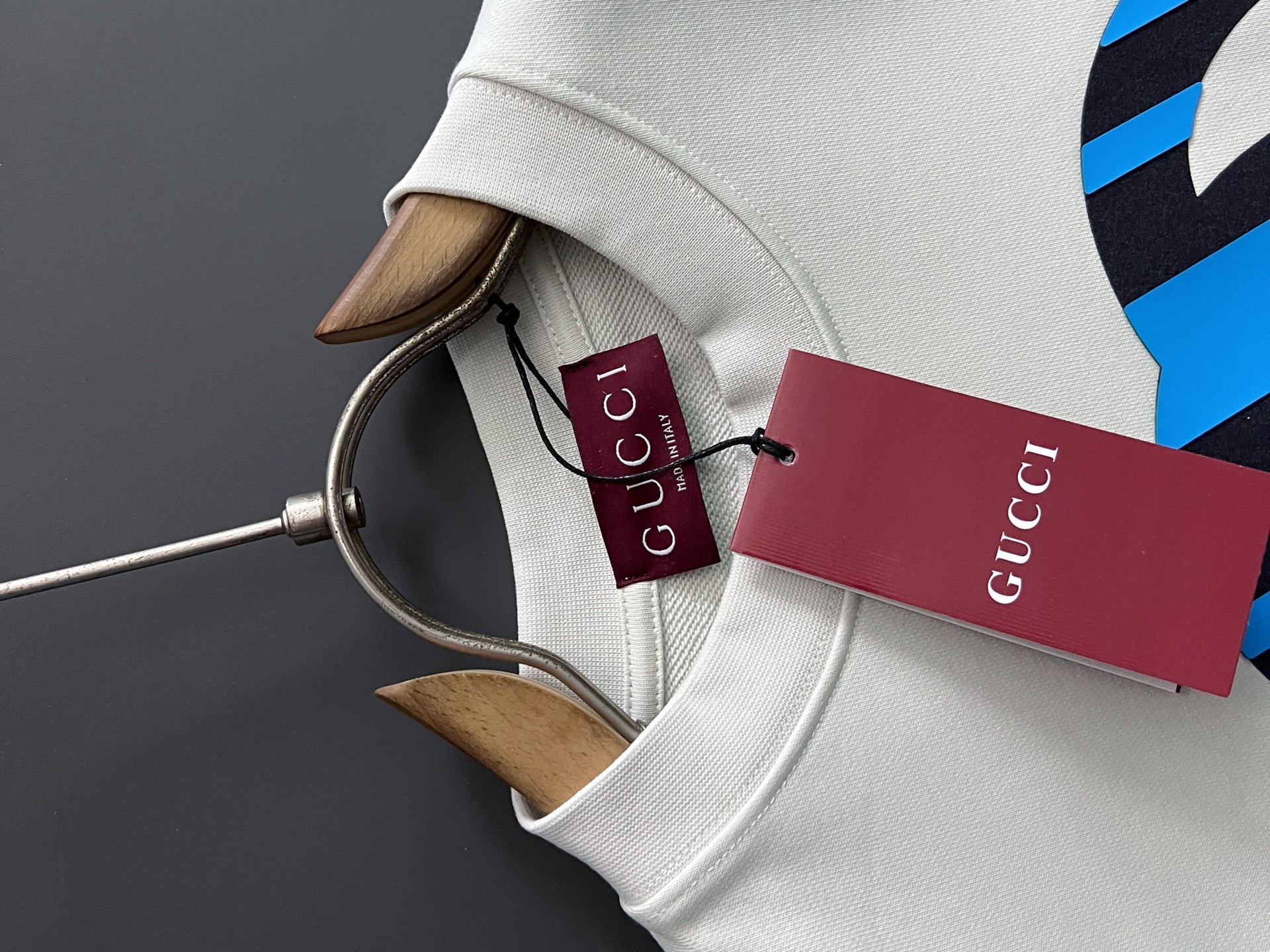 Gucc*🌟独家定制。 白灰色今年主打流行色超好看的色系，15年专业卫衣，无论是面料上还是版型上都是完美