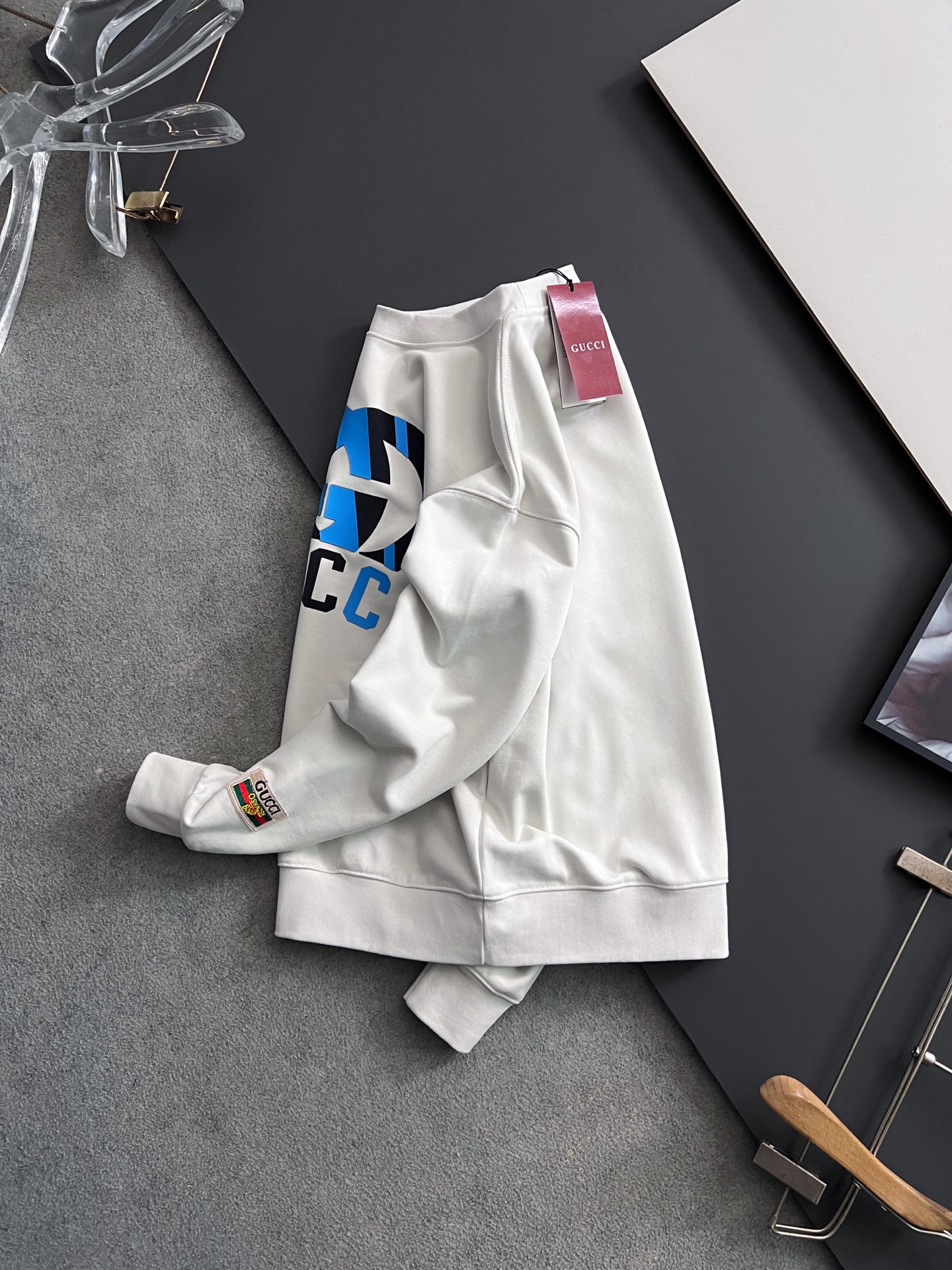 Gucc*🌟独家定制。 白灰色今年主打流行色超好看的色系，15年专业卫衣，无论是面料上还是版型上都是完美