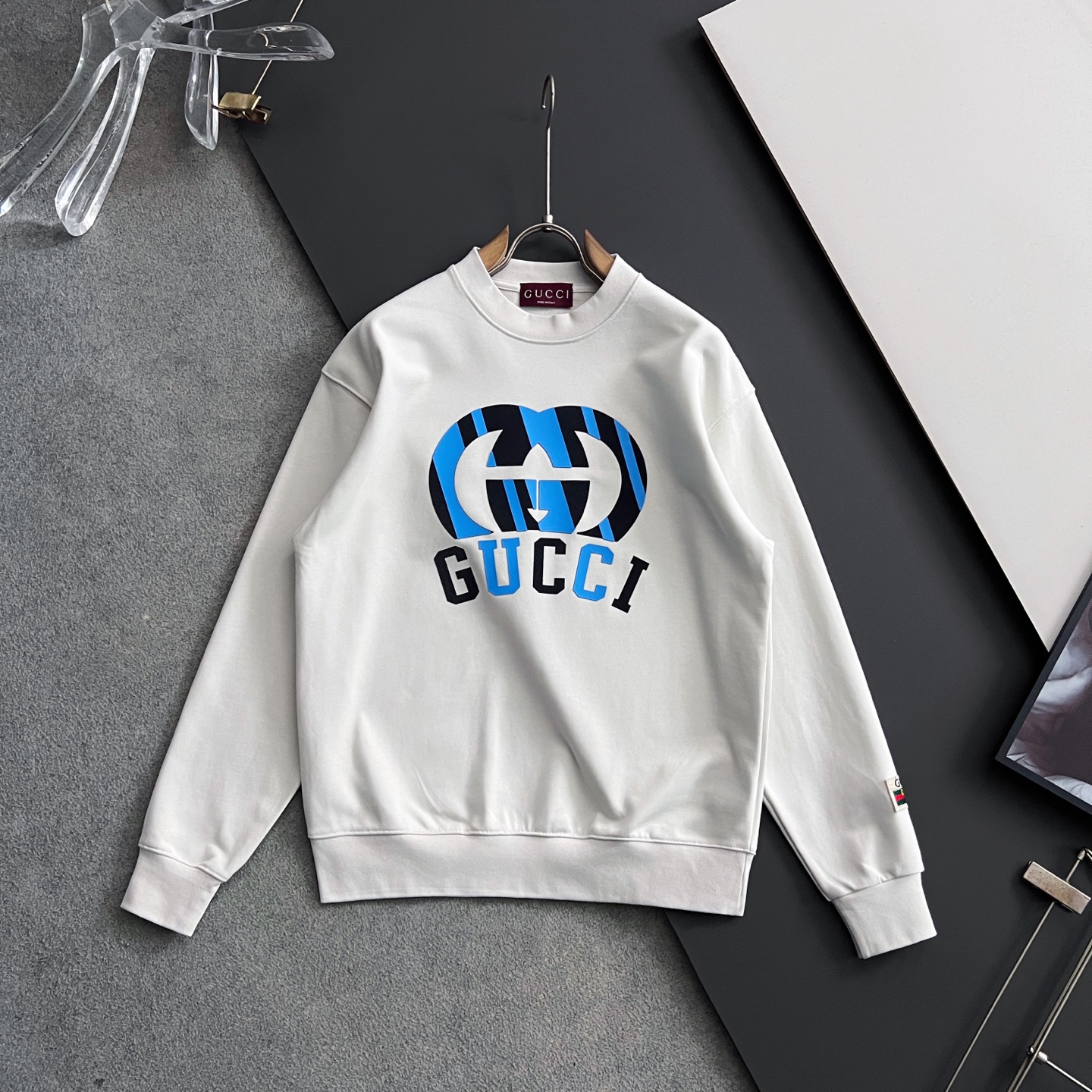 Gucc*🌟独家定制。 白灰色今年主打流行色超好看的色系，15年专业卫衣，无论是面料上还是版型上都是完美