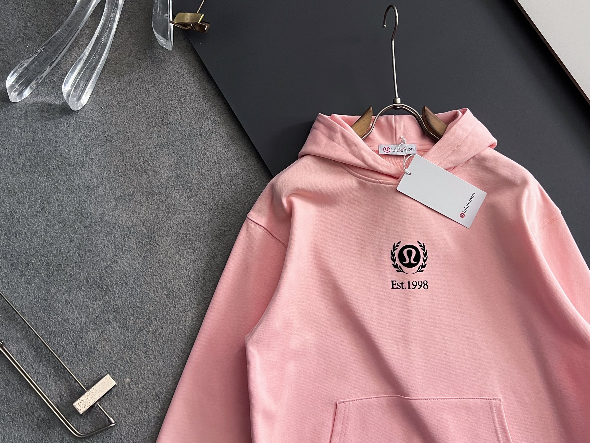 ）Lulu*🌟独家定制。 15年专业卫衣，无论是面料上还是版型上都是完美越级，精美工艺圆领款，独家特制纯