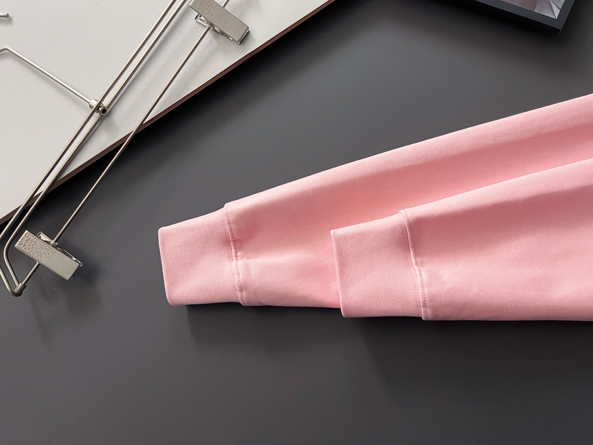 ）Lulu*🌟独家定制。 15年专业卫衣，无论是面料上还是版型上都是完美越级，精美工艺圆领款，独家特制纯