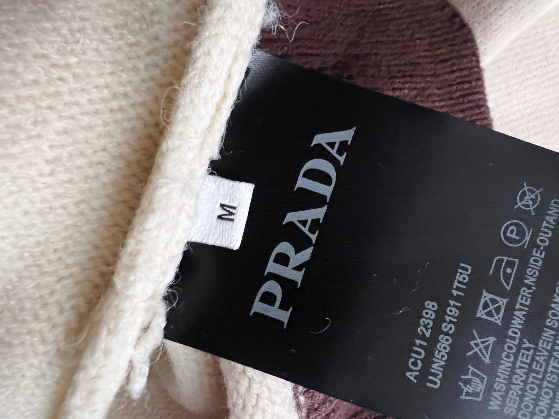 ）Prad*，2025秋冬最新款拼色假两件毛衣！意大利高密度针织，百搭毛衣，Logo标志刺绣！弹力修身版