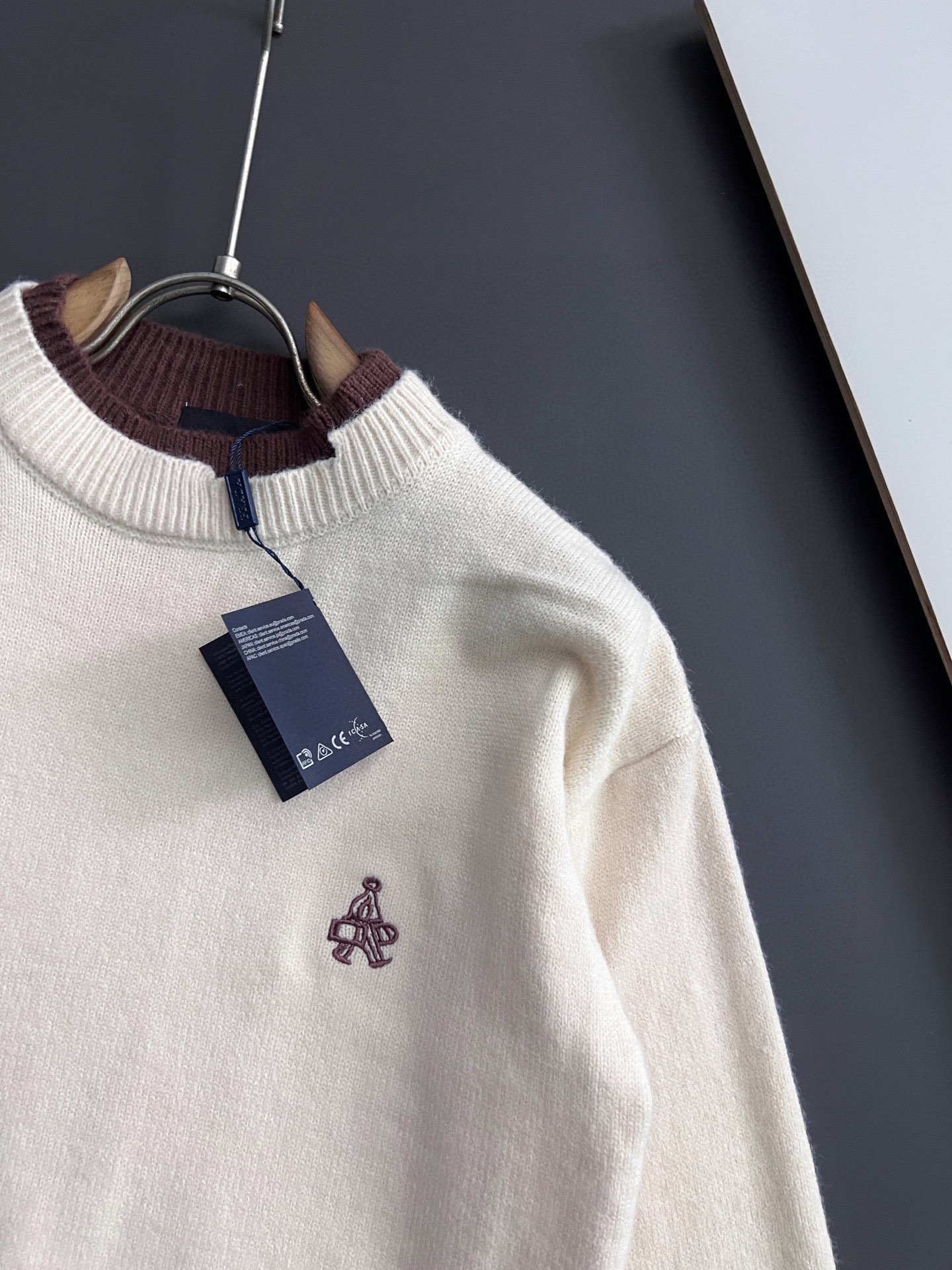 ）Prad*，2025秋冬最新款拼色假两件毛衣！意大利高密度针织，百搭毛衣，Logo标志刺绣！弹力修身版