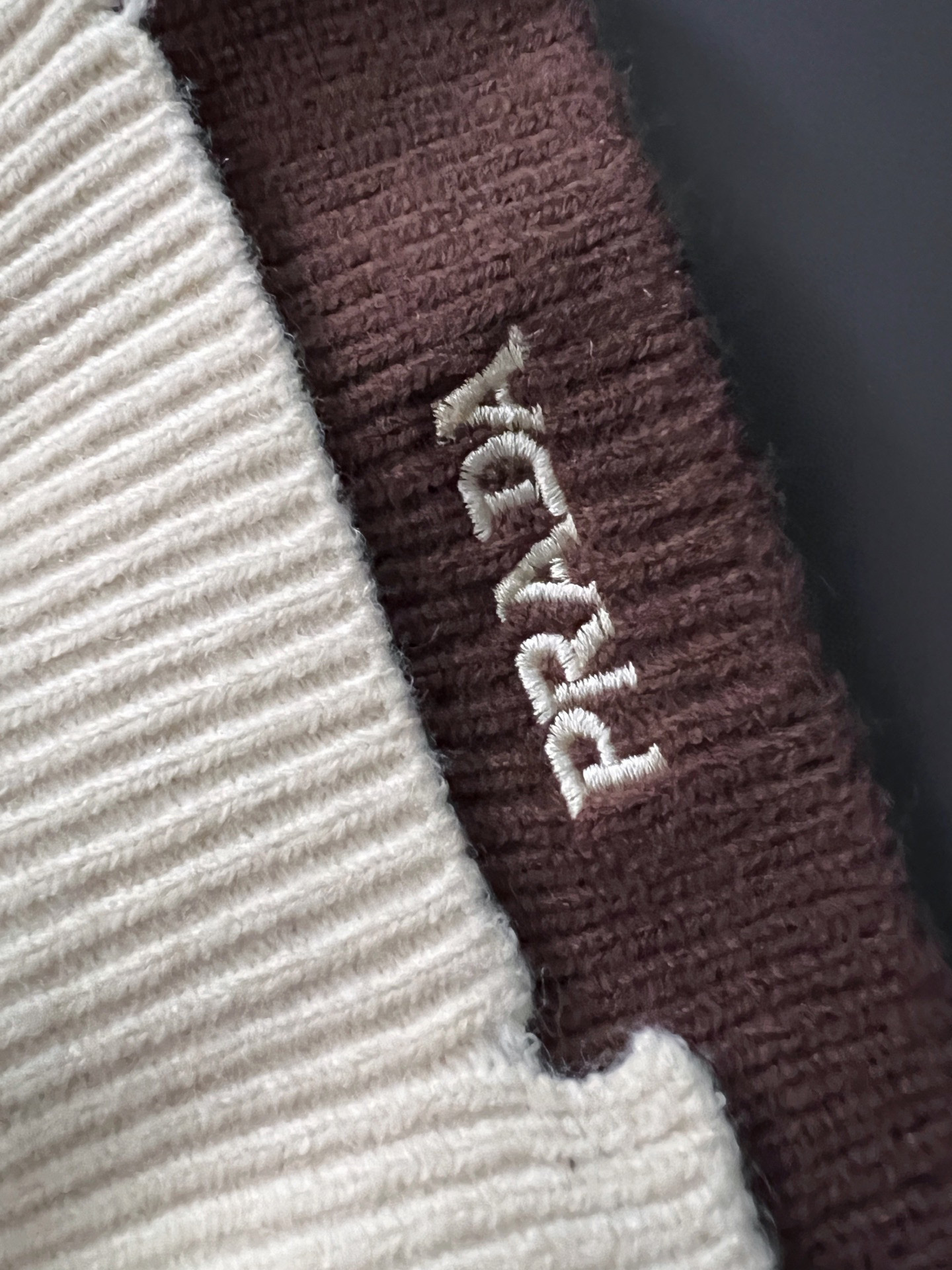 ）Prad*，2025秋冬最新款拼色假两件毛衣！意大利高密度针织，百搭毛衣，Logo标志刺绣！弹力修身版