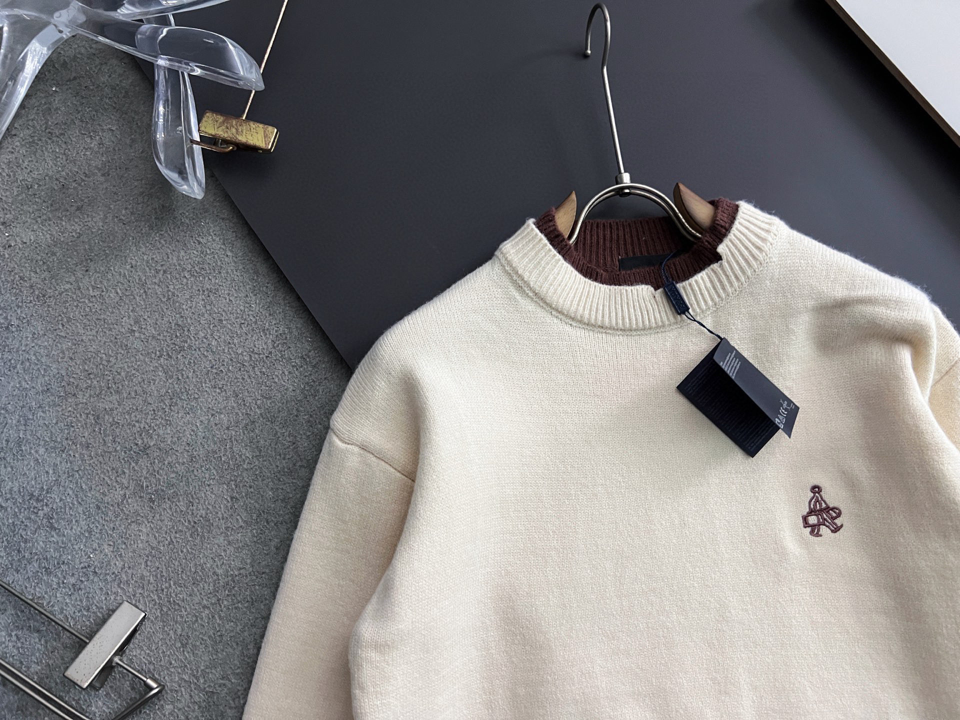 ）Prad*，2025秋冬最新款拼色假两件毛衣！意大利高密度针织，百搭毛衣，Logo标志刺绣！弹力修身版