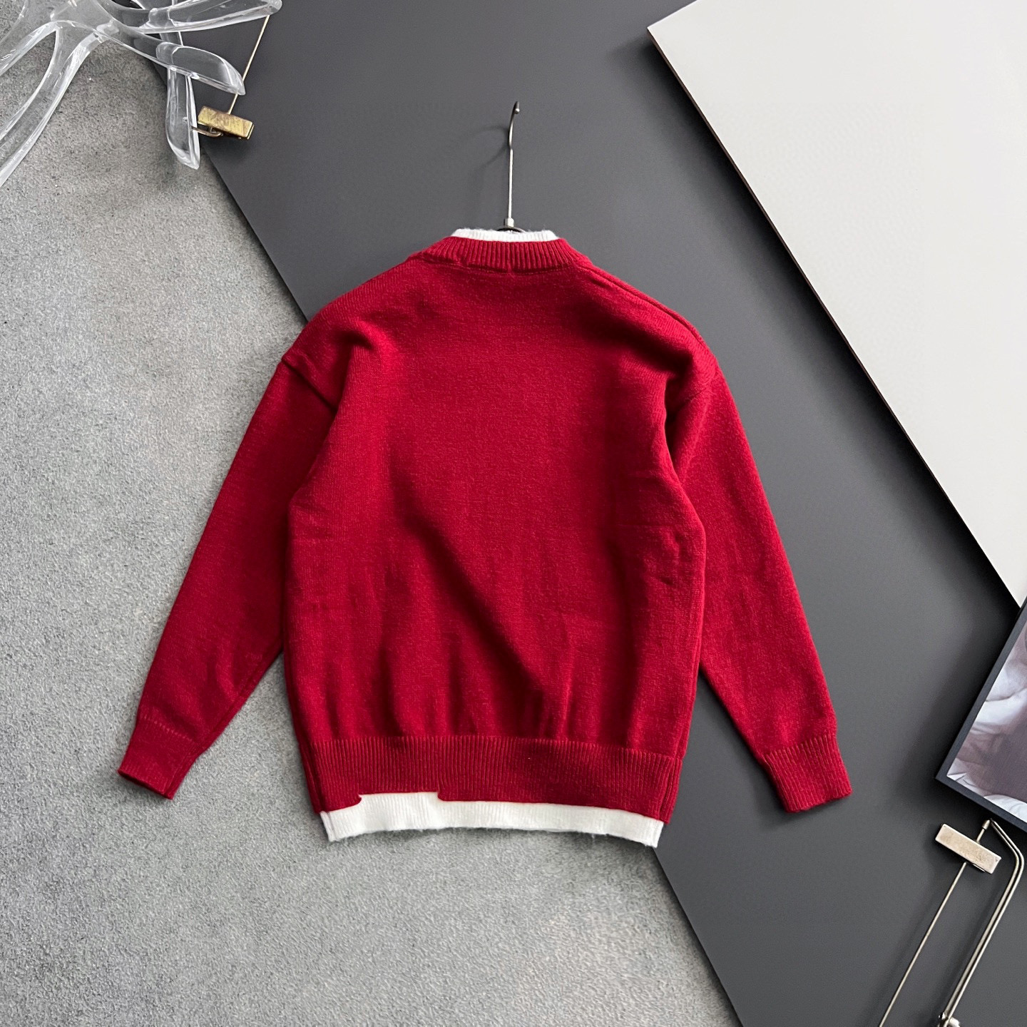 ）Prad*，2025秋冬最新款拼色假两件毛衣！意大利高密度针织，百搭毛衣，Logo标志刺绣！弹力修身版