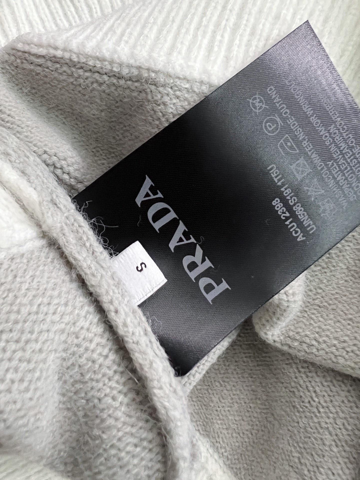 ）Prad*，2025秋冬最新款拼色假两件毛衣！意大利高密度针织，百搭毛衣，Logo标志刺绣！弹力修身版