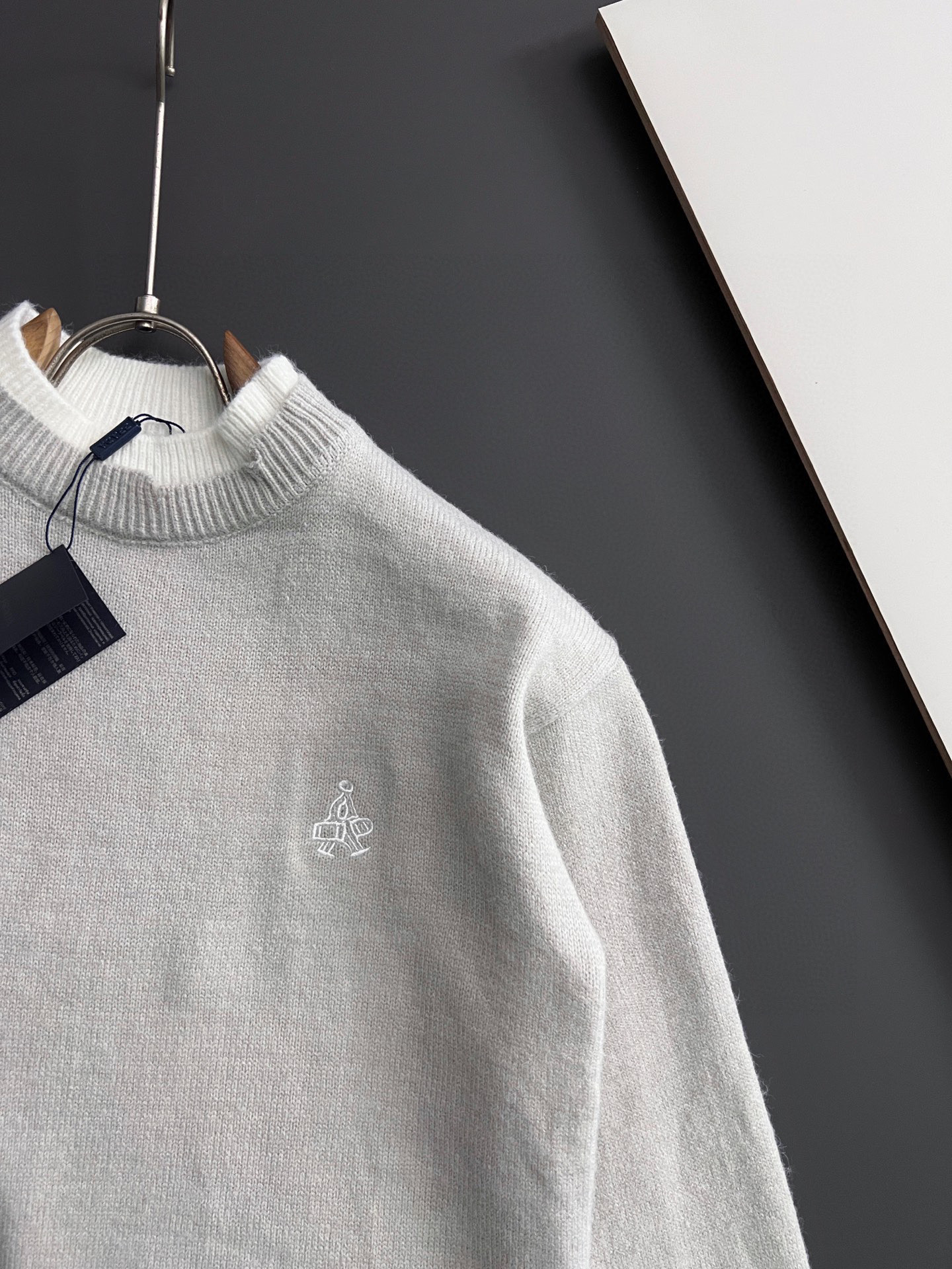 ）Prad*，2025秋冬最新款拼色假两件毛衣！意大利高密度针织，百搭毛衣，Logo标志刺绣！弹力修身版