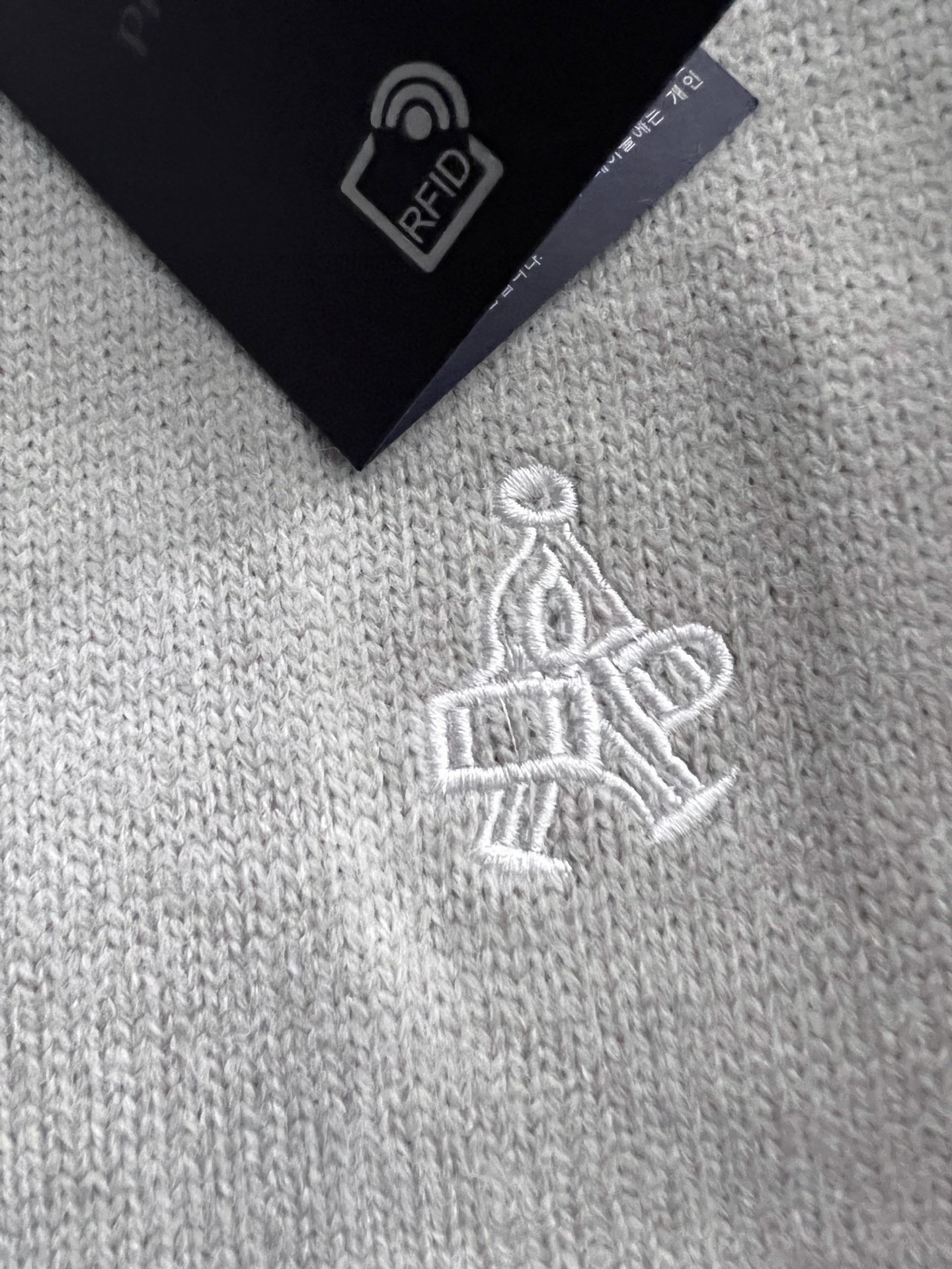 ）Prad*，2025秋冬最新款拼色假两件毛衣！意大利高密度针织，百搭毛衣，Logo标志刺绣！弹力修身版