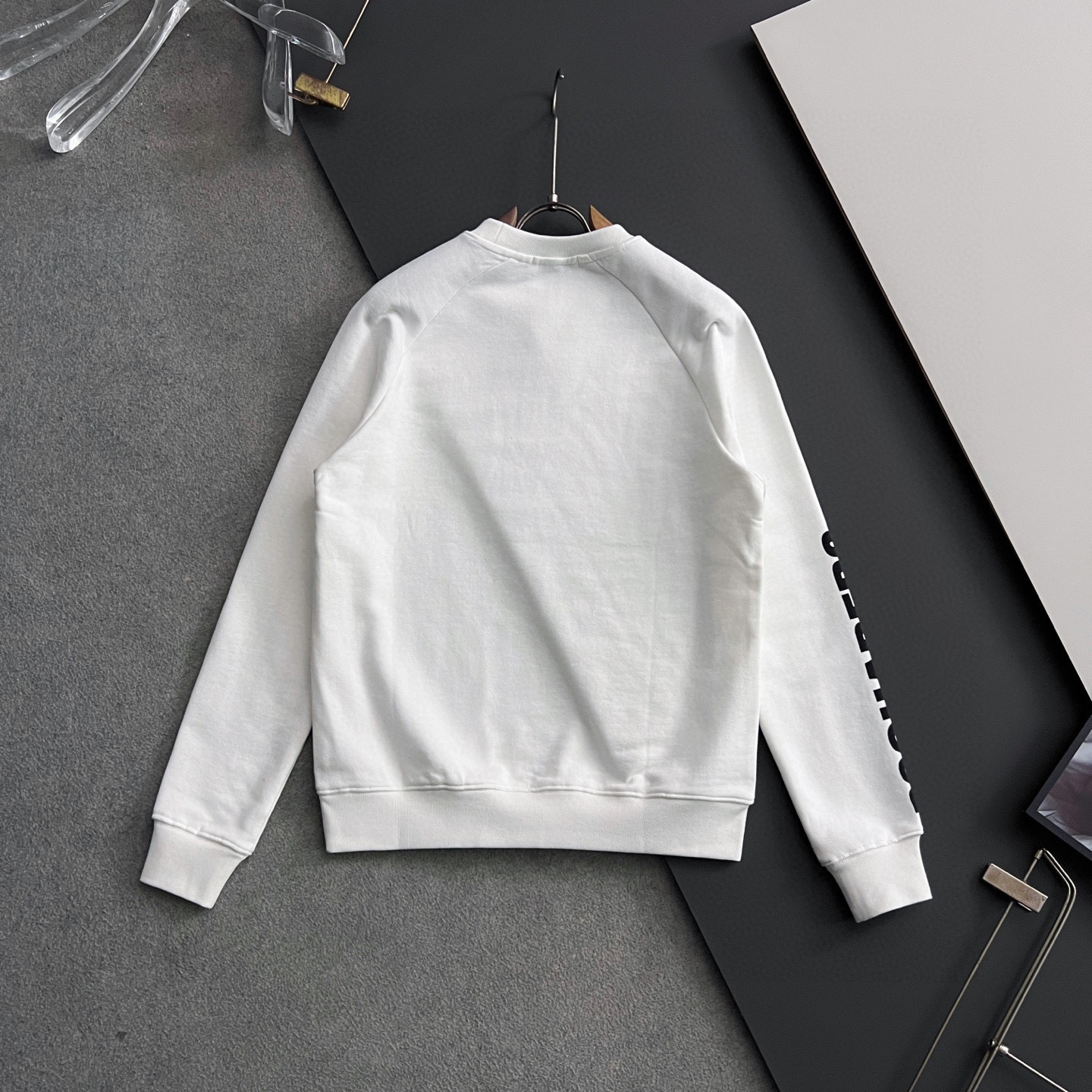 ）D2、2025Ss秋冬新款卫衣，精美工艺圆领款，特制纯棉400克面料升级水洗大毛圈、柔软贴身科技面料，