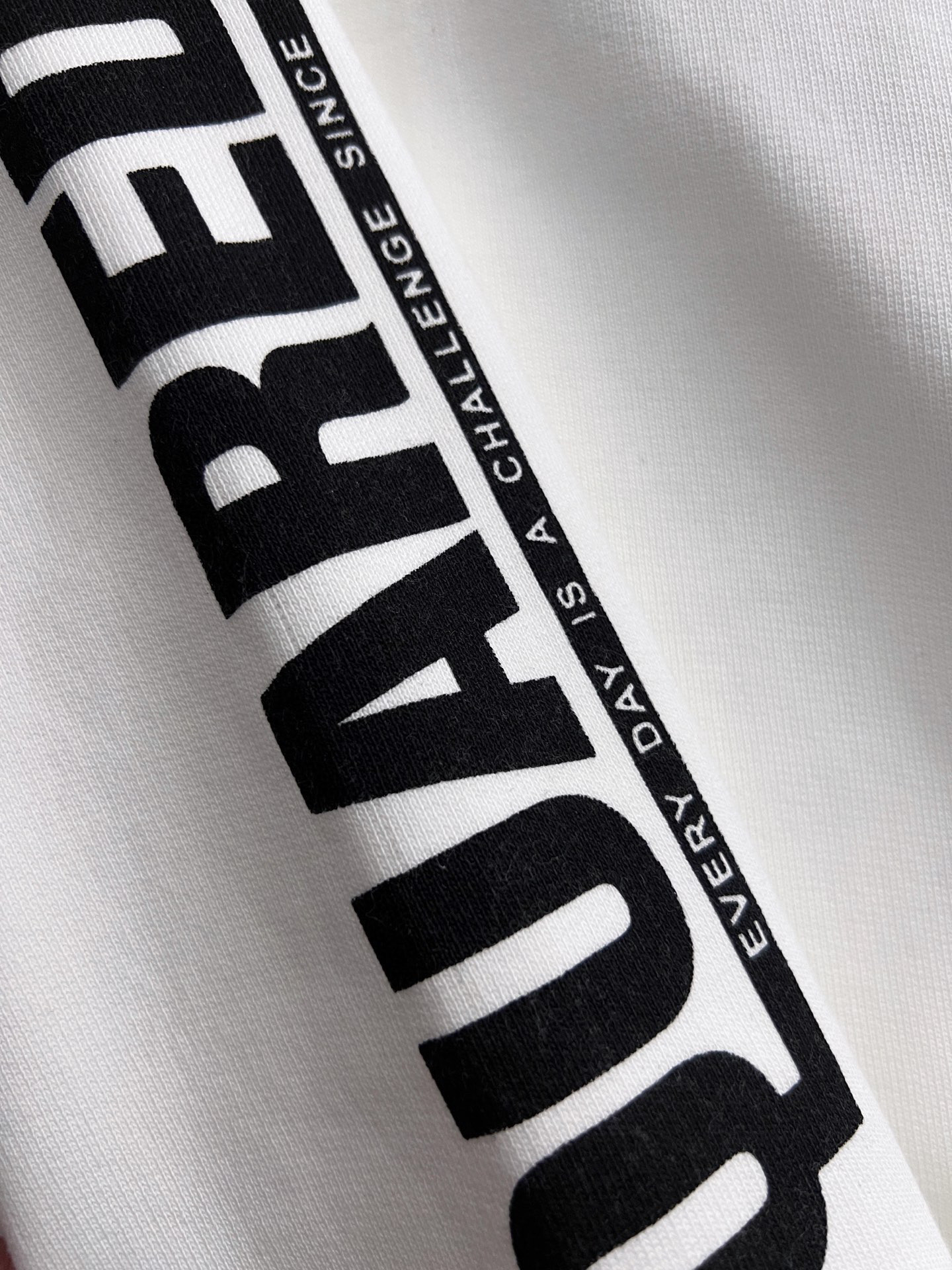 ）D2、2025Ss秋冬新款卫衣，精美工艺圆领款，特制纯棉400克面料升级水洗大毛圈、柔软贴身科技面料，