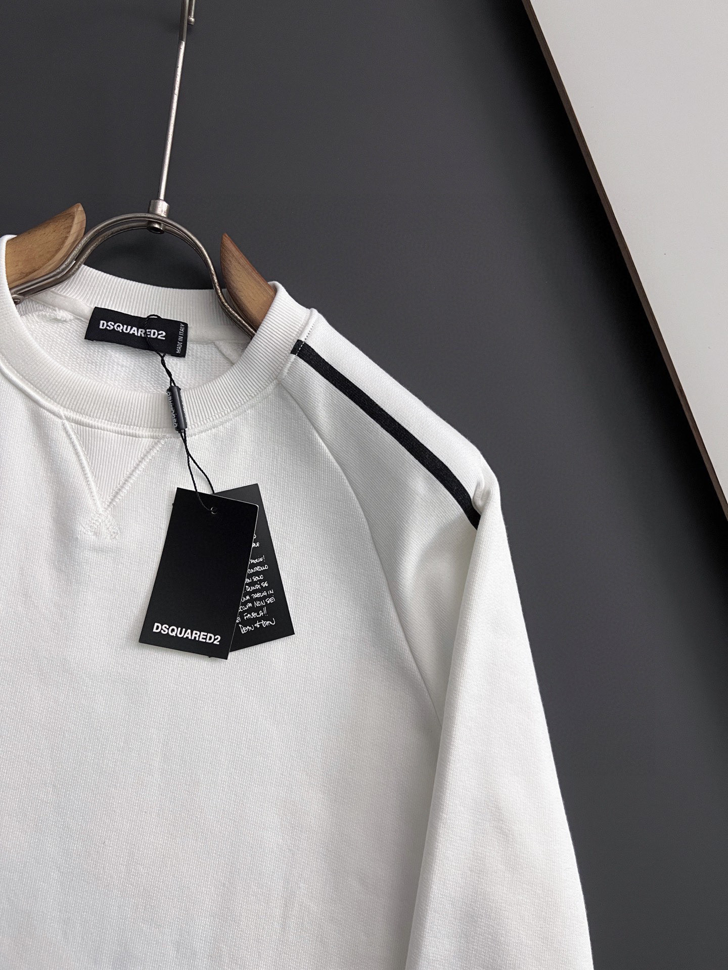 ）D2、2025Ss秋冬新款卫衣，精美工艺圆领款，特制纯棉400克面料升级水洗大毛圈、柔软贴身科技面料，