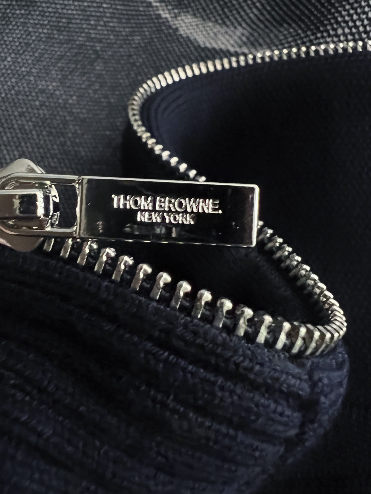 ）TB🌟2025Ss秋冬新款男女同款高克重针织开衫，配色标识条纹工艺设计！钩织标识条纹修饰，设计经典配色