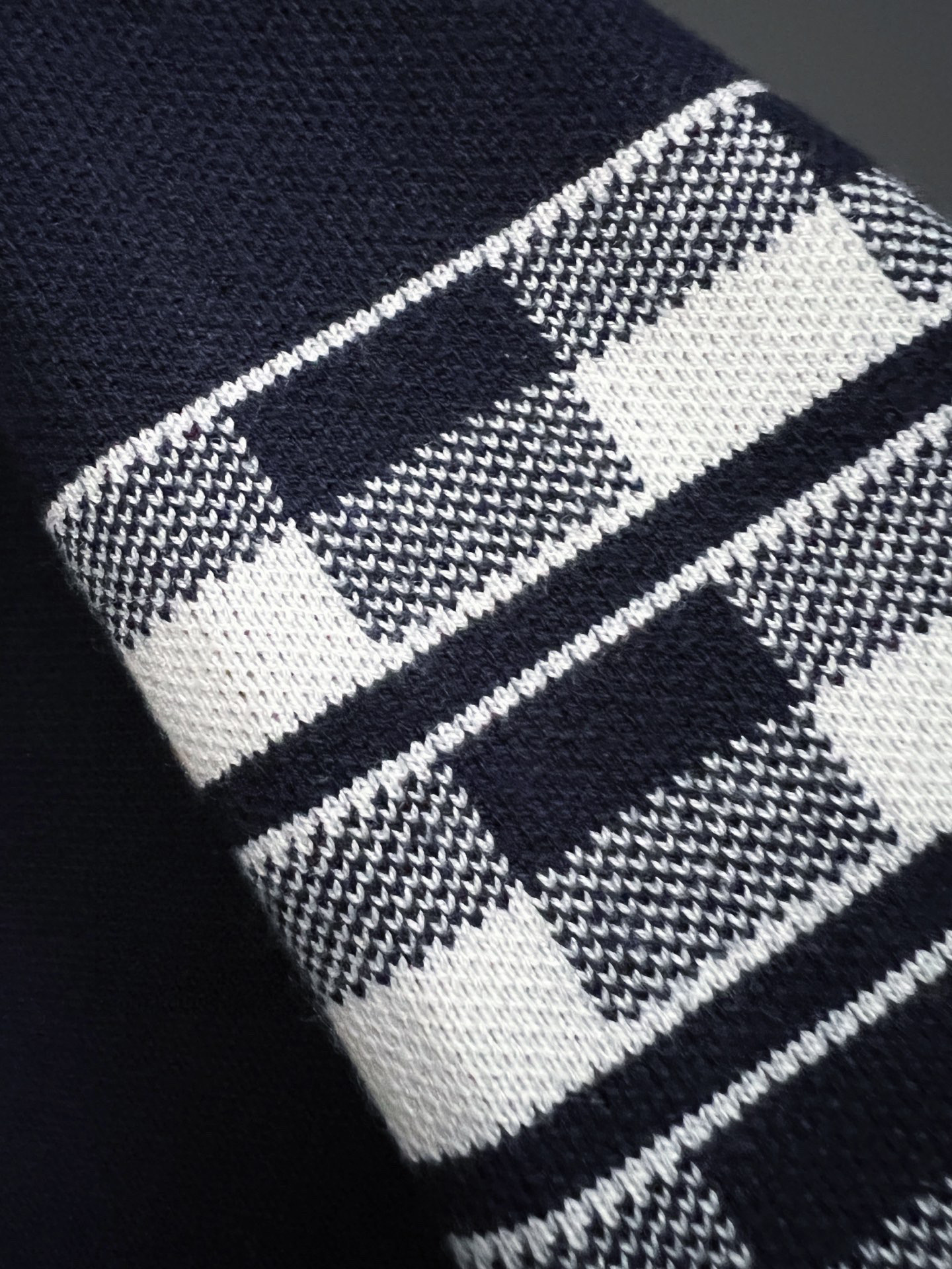 ）TB🌟2025Ss秋冬新款男女同款高克重针织开衫，配色标识条纹工艺设计！钩织标识条纹修饰，设计经典配色