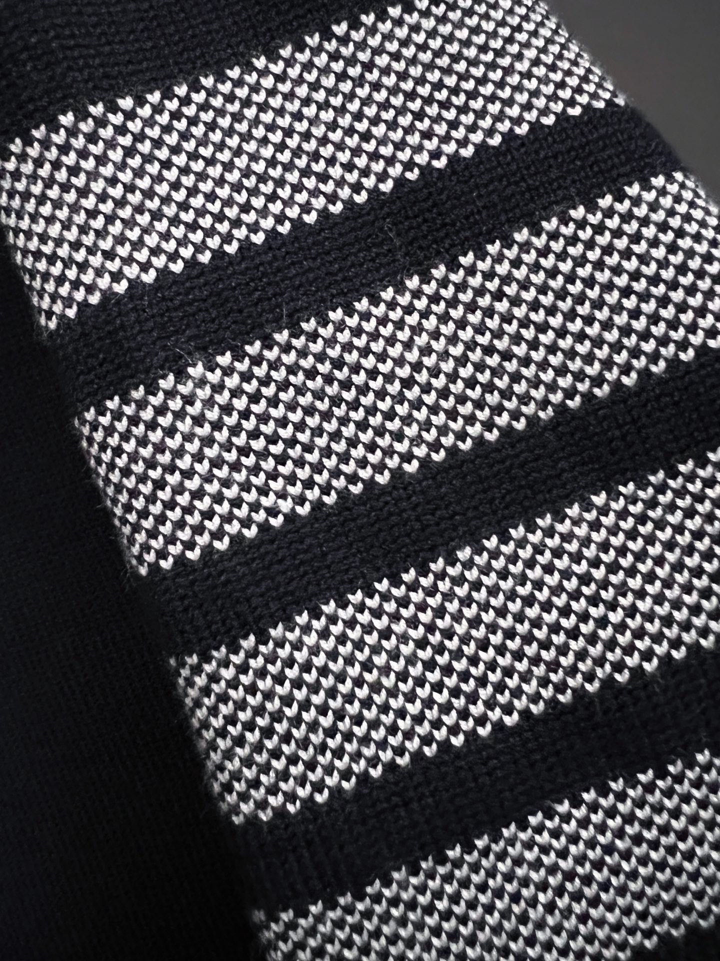 ）TB*、25ss最新款秋冬时尚毛衣7针织线、最顶级版黑色华夫格提针织log0纯色专柜款针织线衫圆领套头