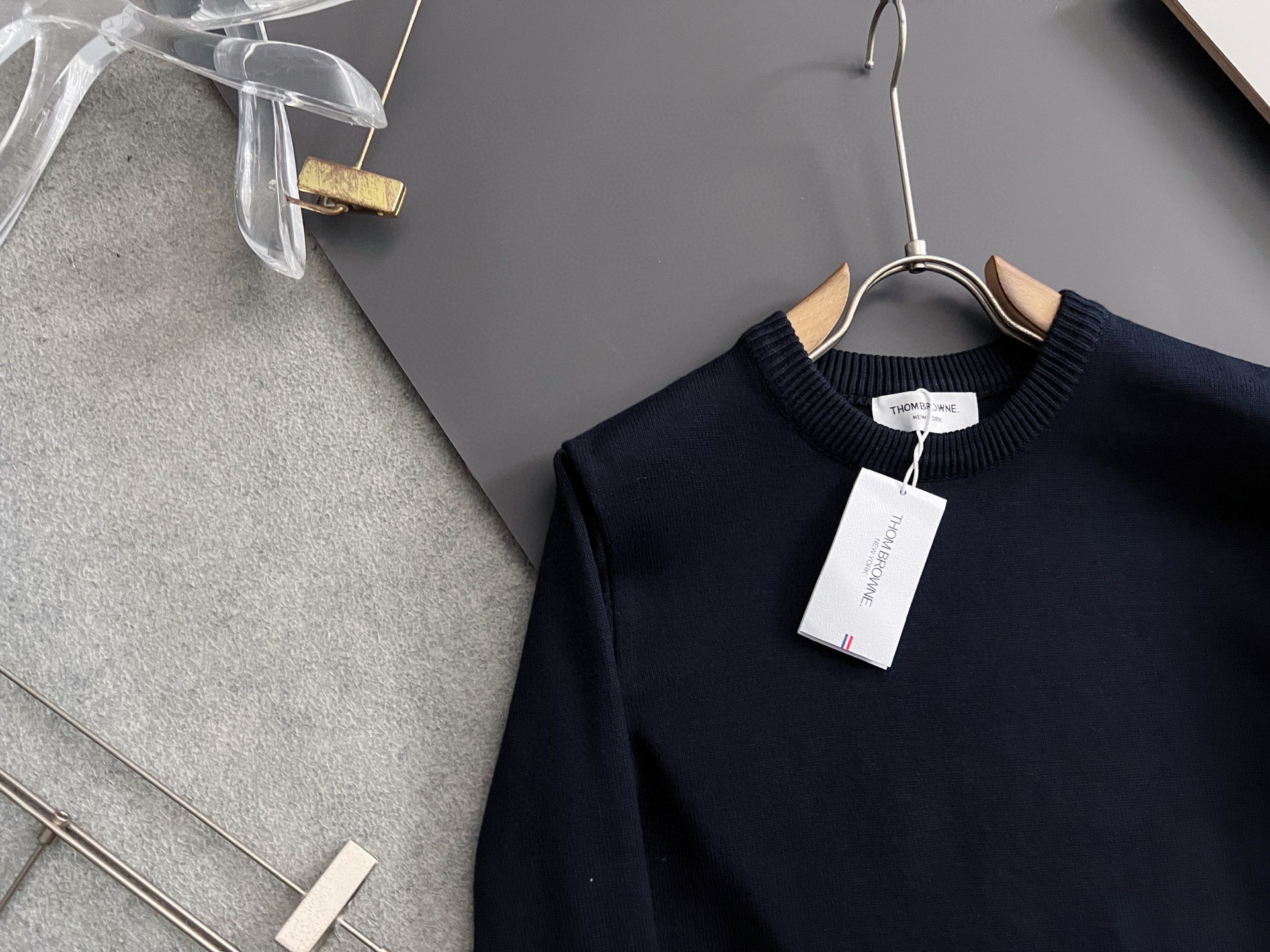 ）TB*、25ss最新款秋冬时尚毛衣7针织线、最顶级版黑色华夫格提针织log0纯色专柜款针织线衫圆领套头