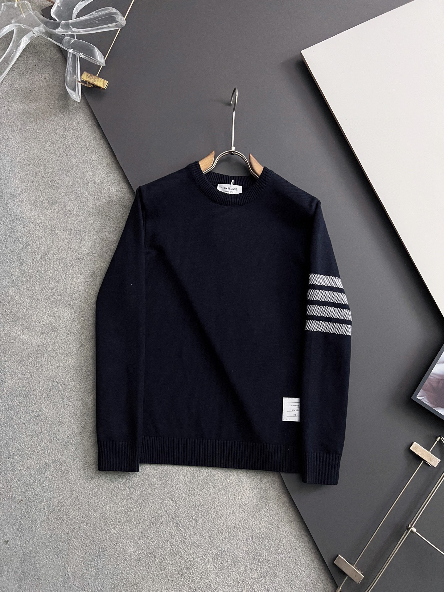 ）TB*、25ss最新款秋冬时尚毛衣7针织线、最顶级版黑色华夫格提针织log0纯色专柜款针织线衫圆领套头