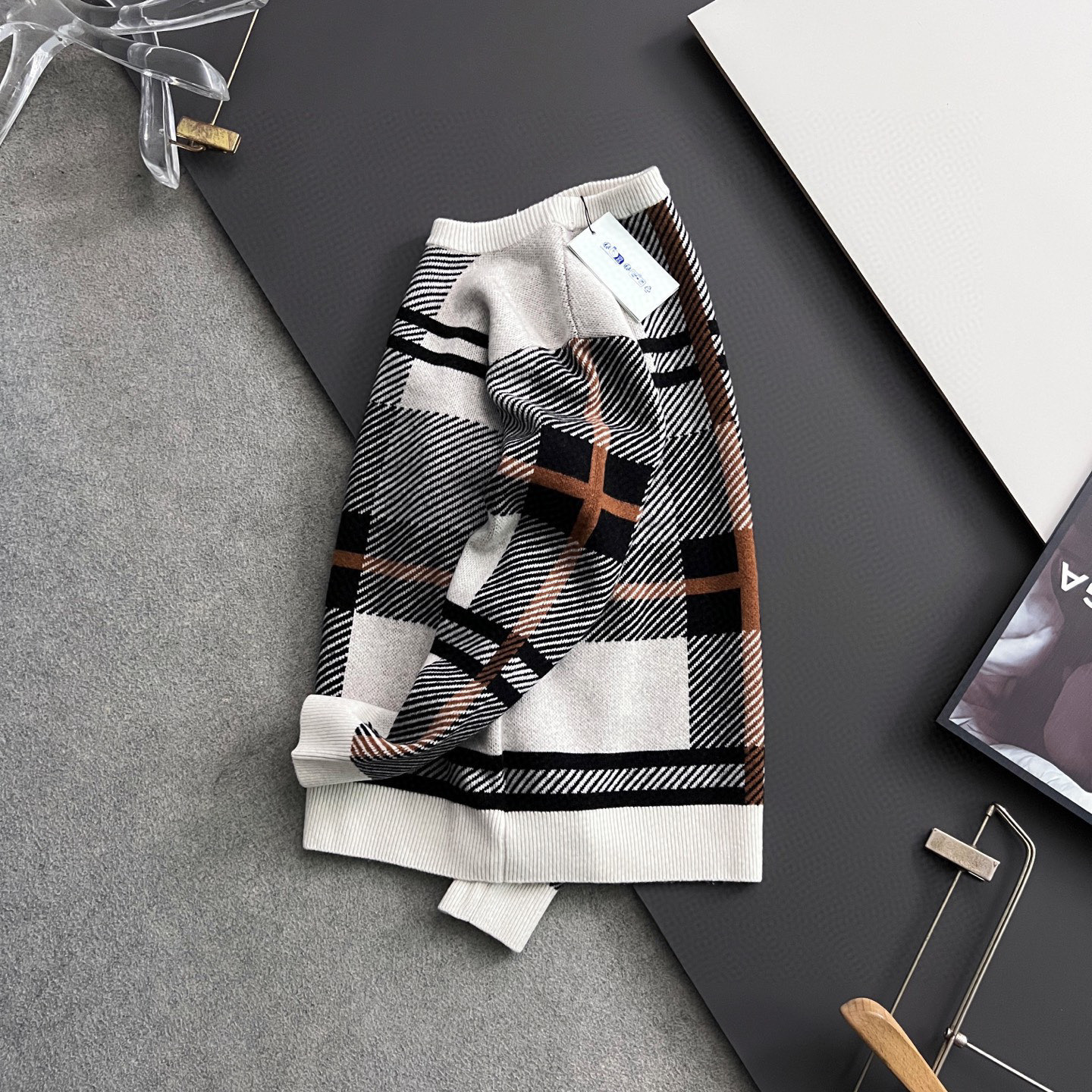 ）翻单出货Bur*🌟顶级版冬季羊绒衫（绵羊毛100%），此款毛衣甄选客供进口100％针织羊毛材质！面料手