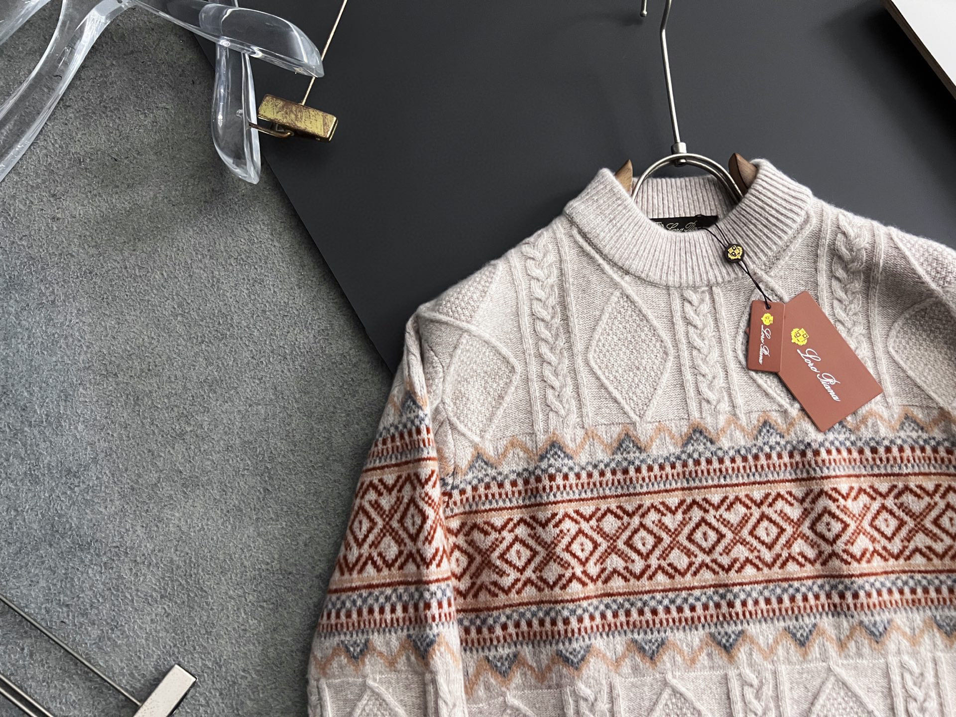 ）lP🆕*🌟顶级版冬季羊绒衫（绵羊毛100%），此款毛衣甄选客供进口100％针织羊毛材质！面料手感偏厚实