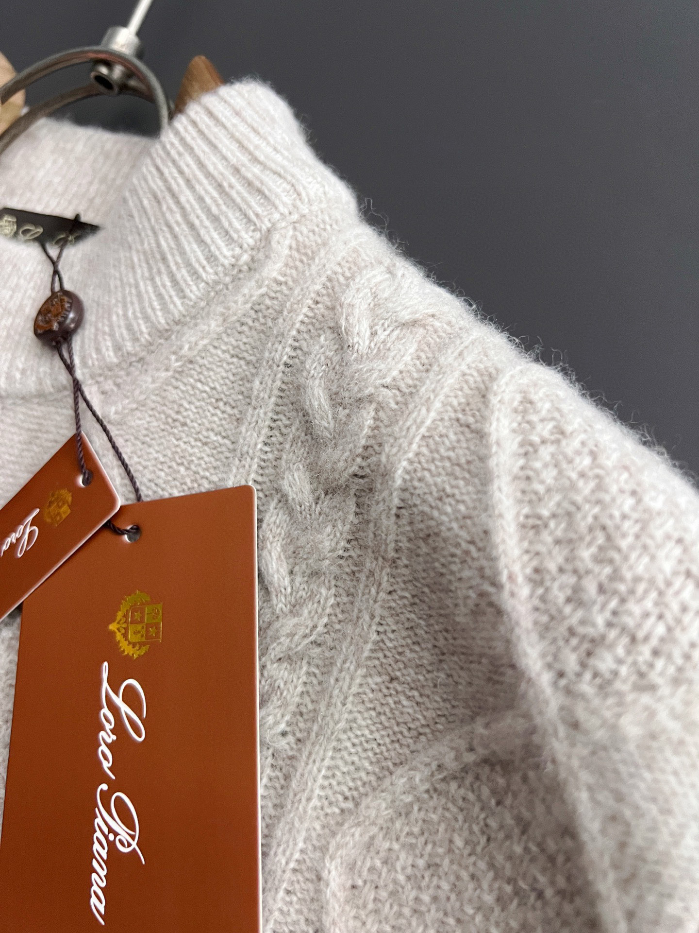 ）lP🆕*🌟顶级版冬季羊绒衫（绵羊毛100%），此款毛衣甄选客供进口100％针织羊毛材质！面料手感偏厚实