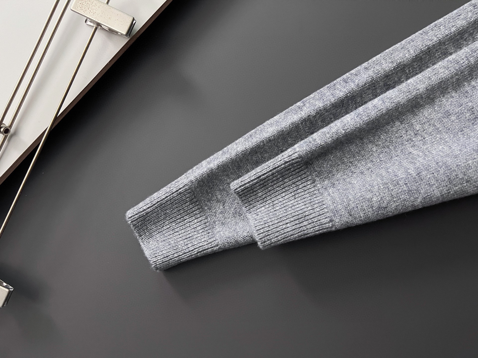 ）lP🆕*🌟顶级版冬季羊绒衫（绵羊毛100%），此款毛衣甄选客供进口100％针织羊毛材质！面料手感偏厚实