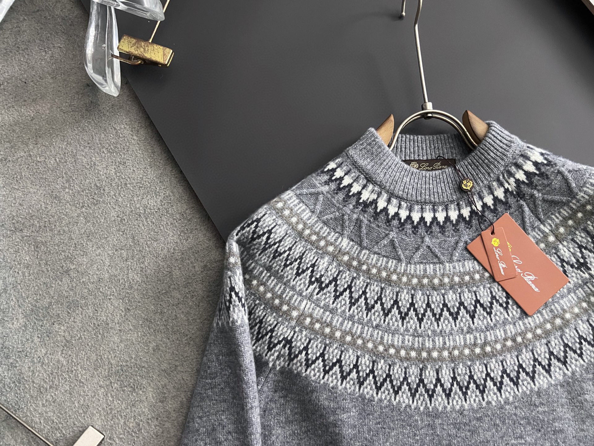 ）lP🆕*🌟顶级版冬季羊绒衫（绵羊毛100%），此款毛衣甄选客供进口100％针织羊毛材质！面料手感偏厚实