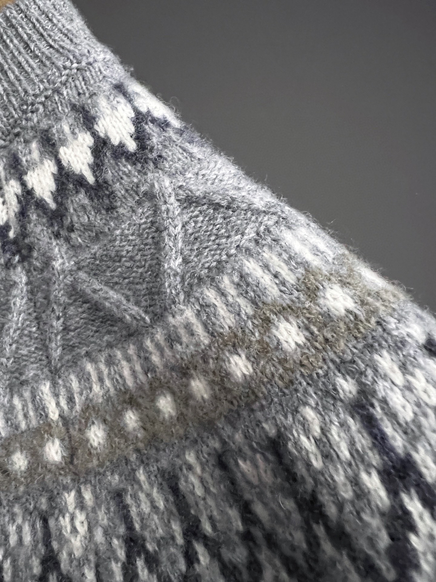 ）lP🆕*🌟顶级版冬季羊绒衫（绵羊毛100%），此款毛衣甄选客供进口100％针织羊毛材质！面料手感偏厚实